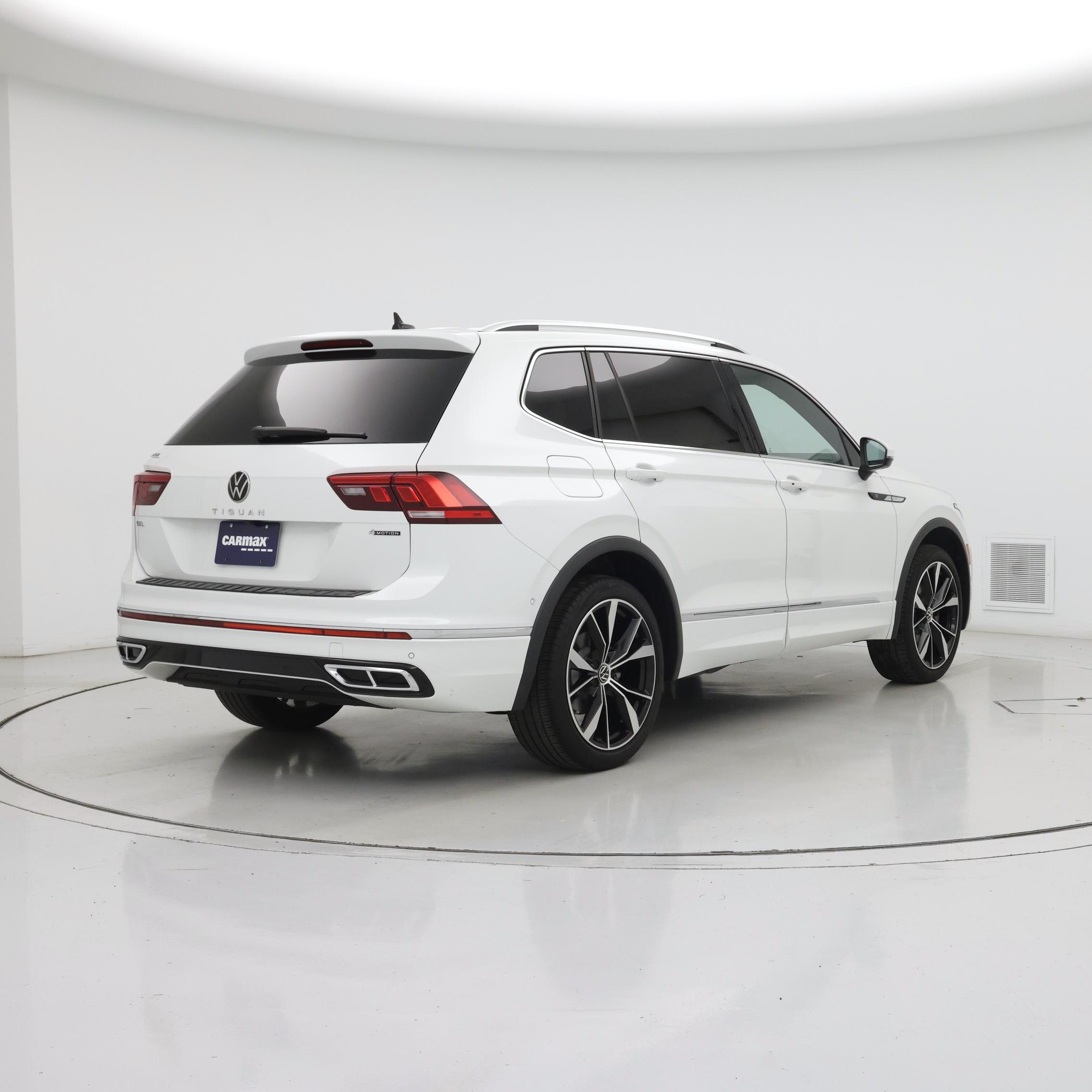 Thumbnail: 2022 Volkswagen Tiguan - 8