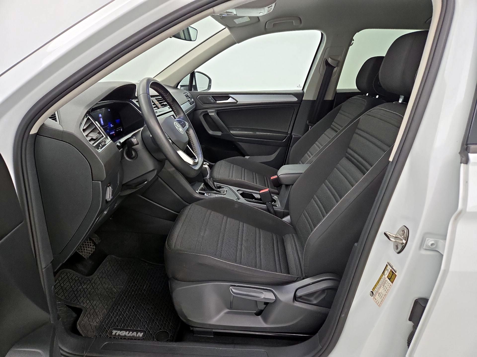 Thumbnail: 2023 Volkswagen Tiguan - 11