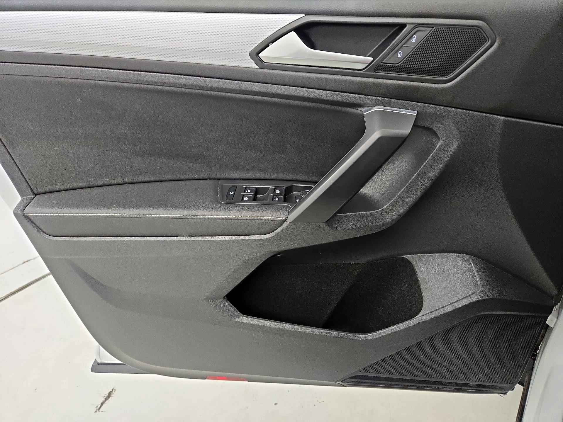 Thumbnail: 2023 Volkswagen Tiguan - 12