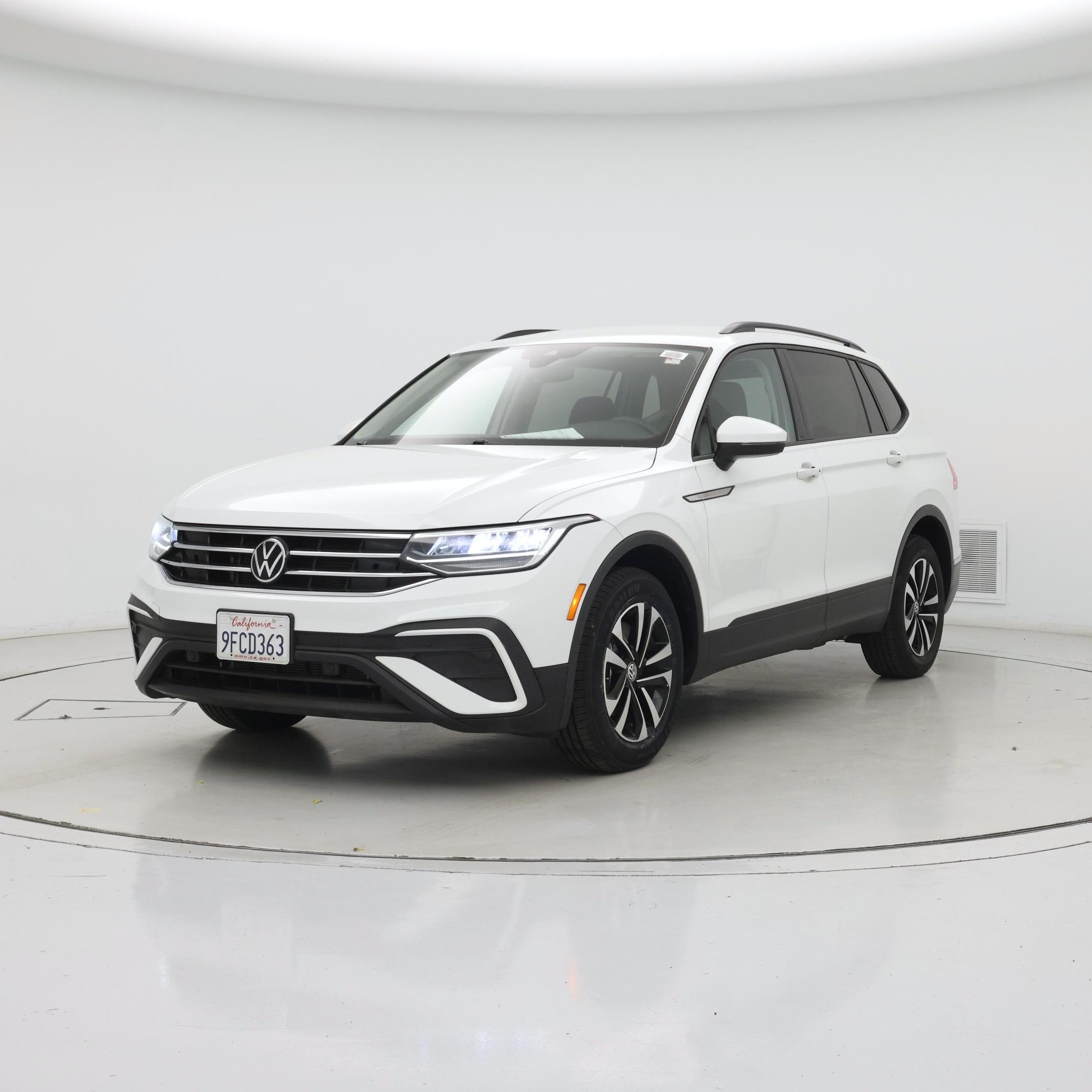 Thumbnail: 2023 Volkswagen Tiguan - 4