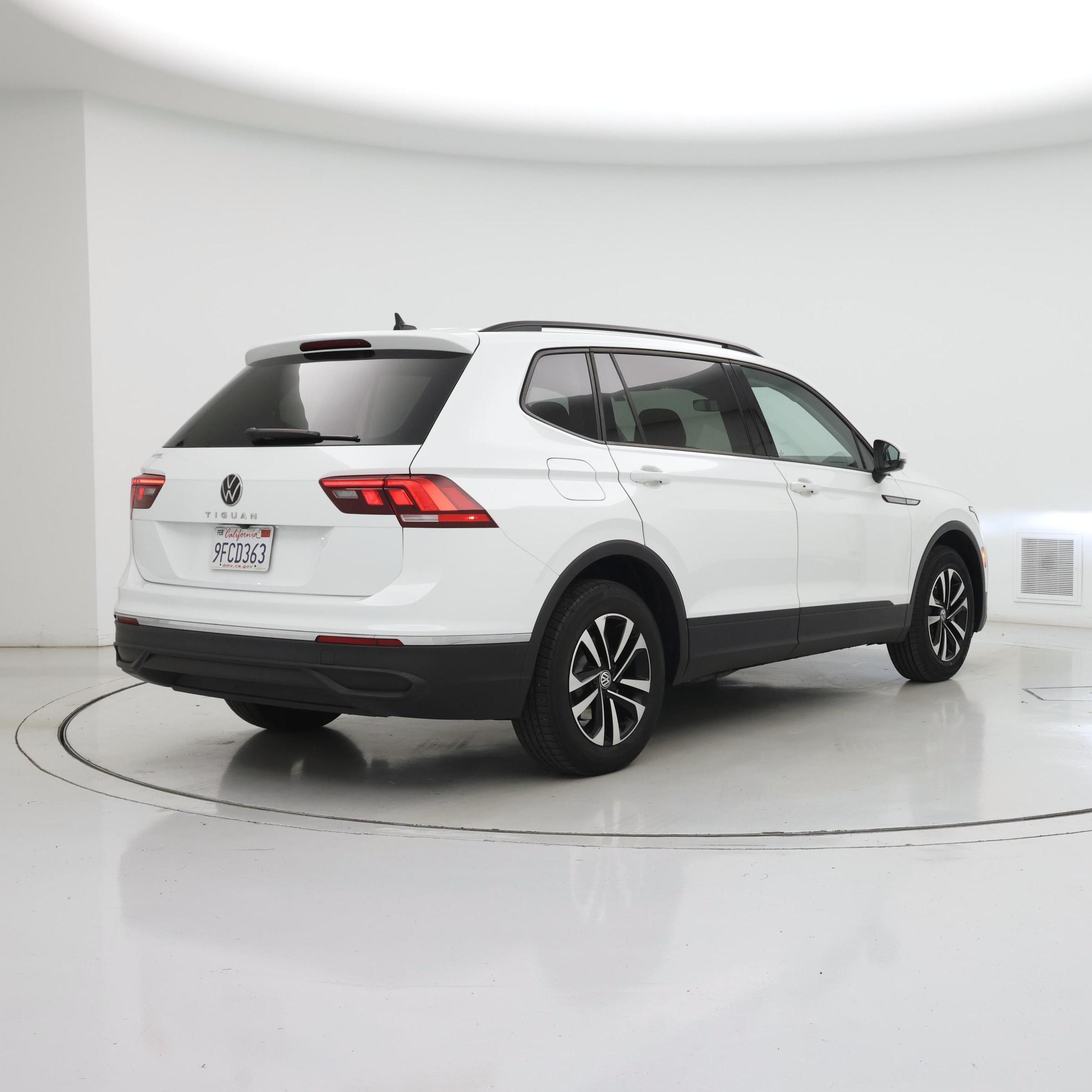 Thumbnail: 2023 Volkswagen Tiguan - 8