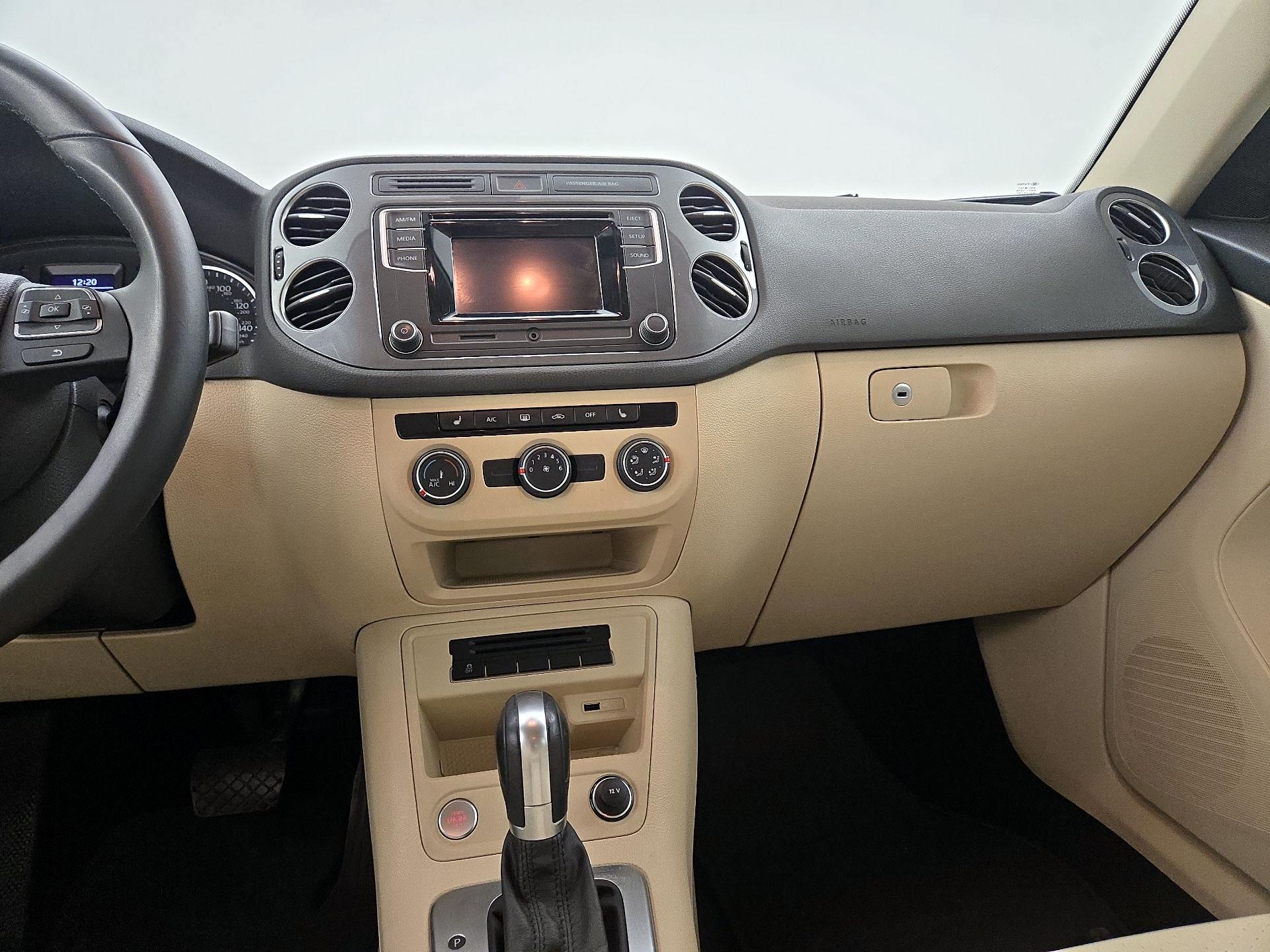 Thumbnail: 2016 Volkswagen Tiguan - 9