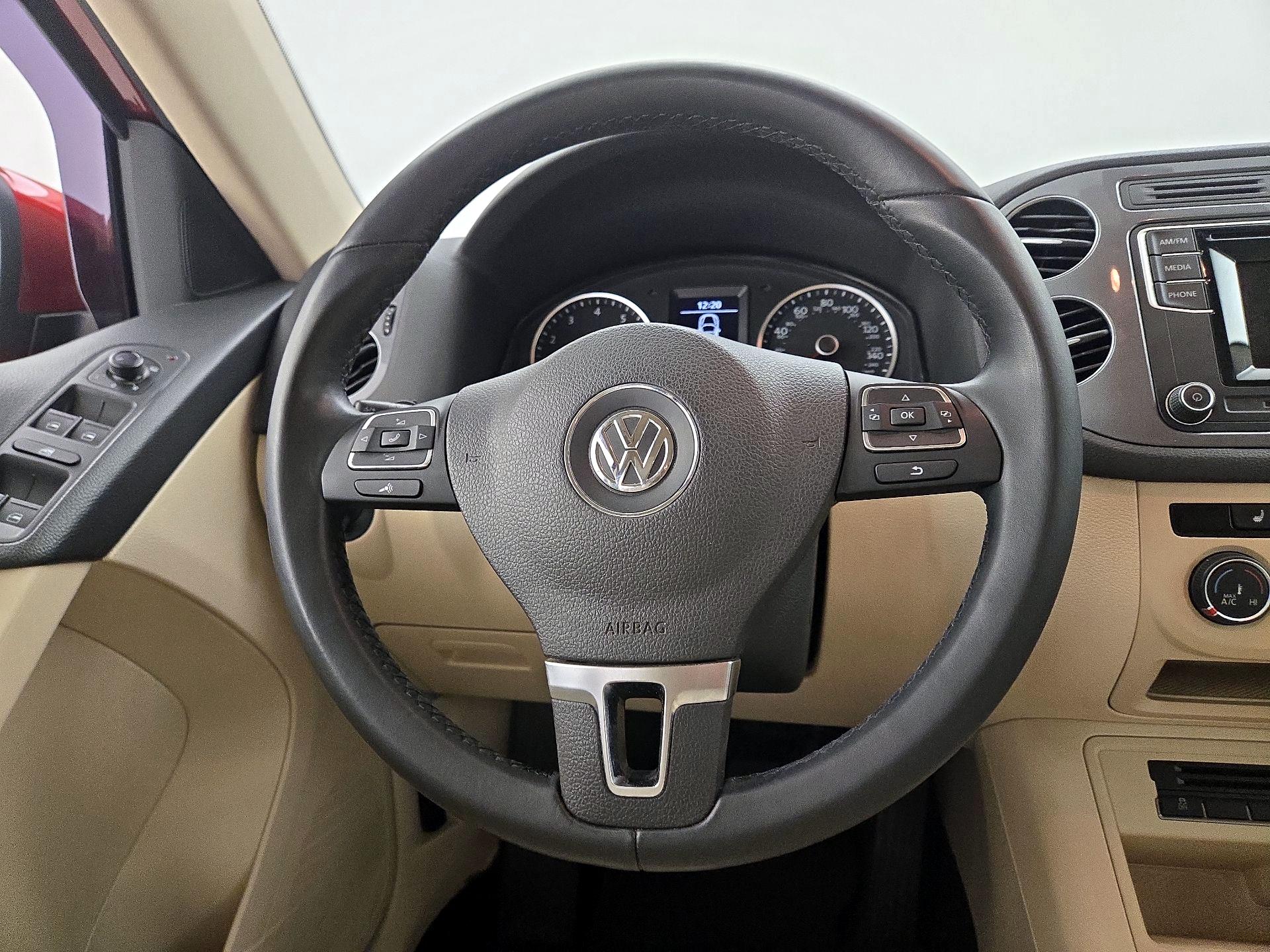 Thumbnail: 2016 Volkswagen Tiguan - 10