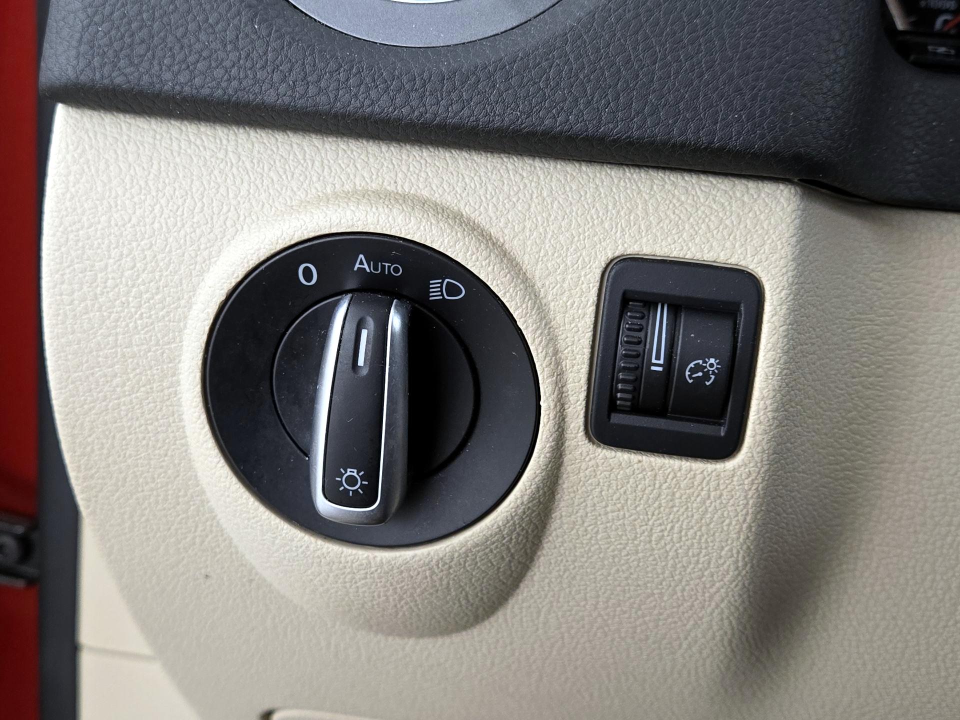 Thumbnail: 2016 Volkswagen Tiguan - 13