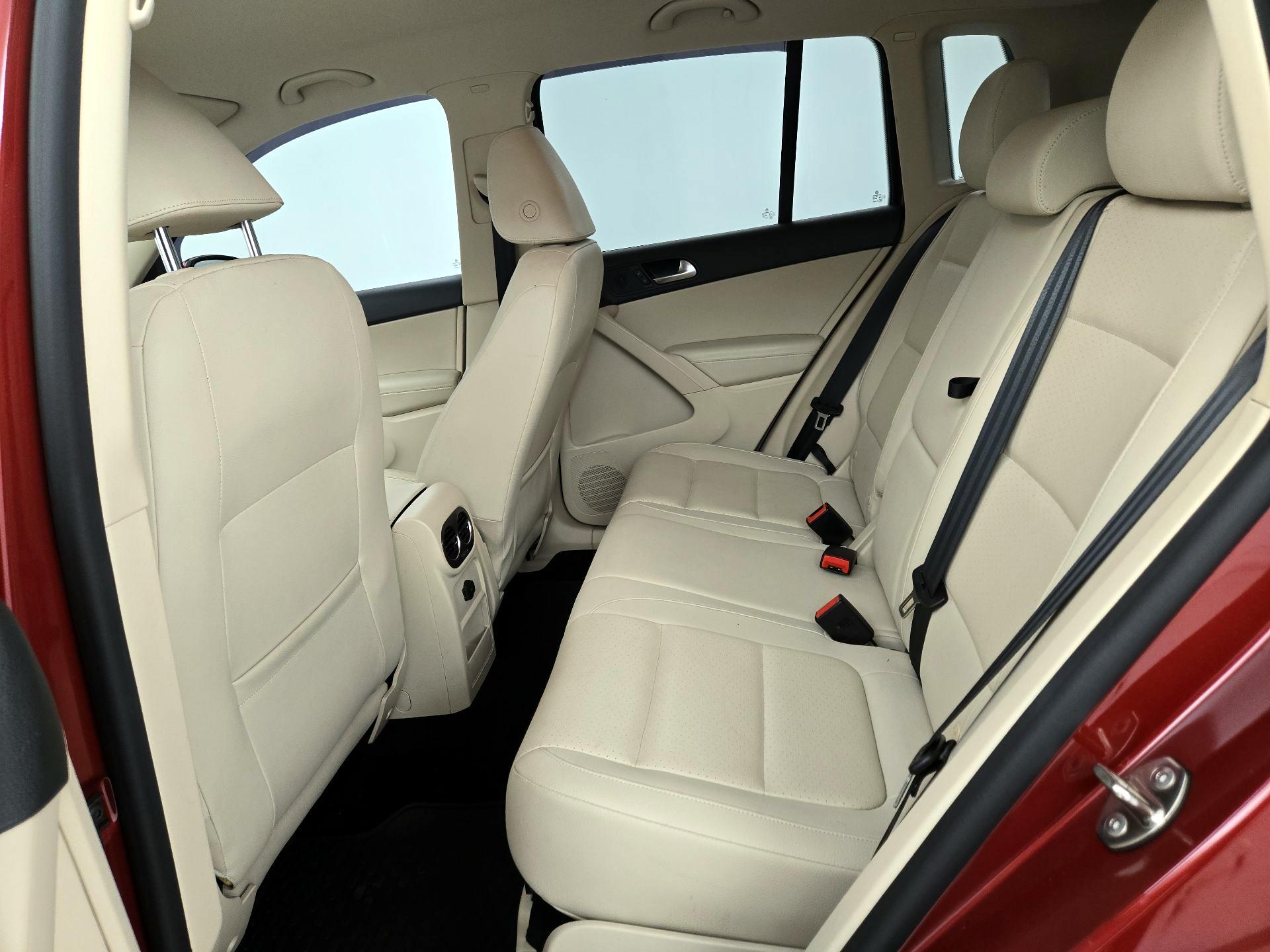 Thumbnail: 2016 Volkswagen Tiguan - 19