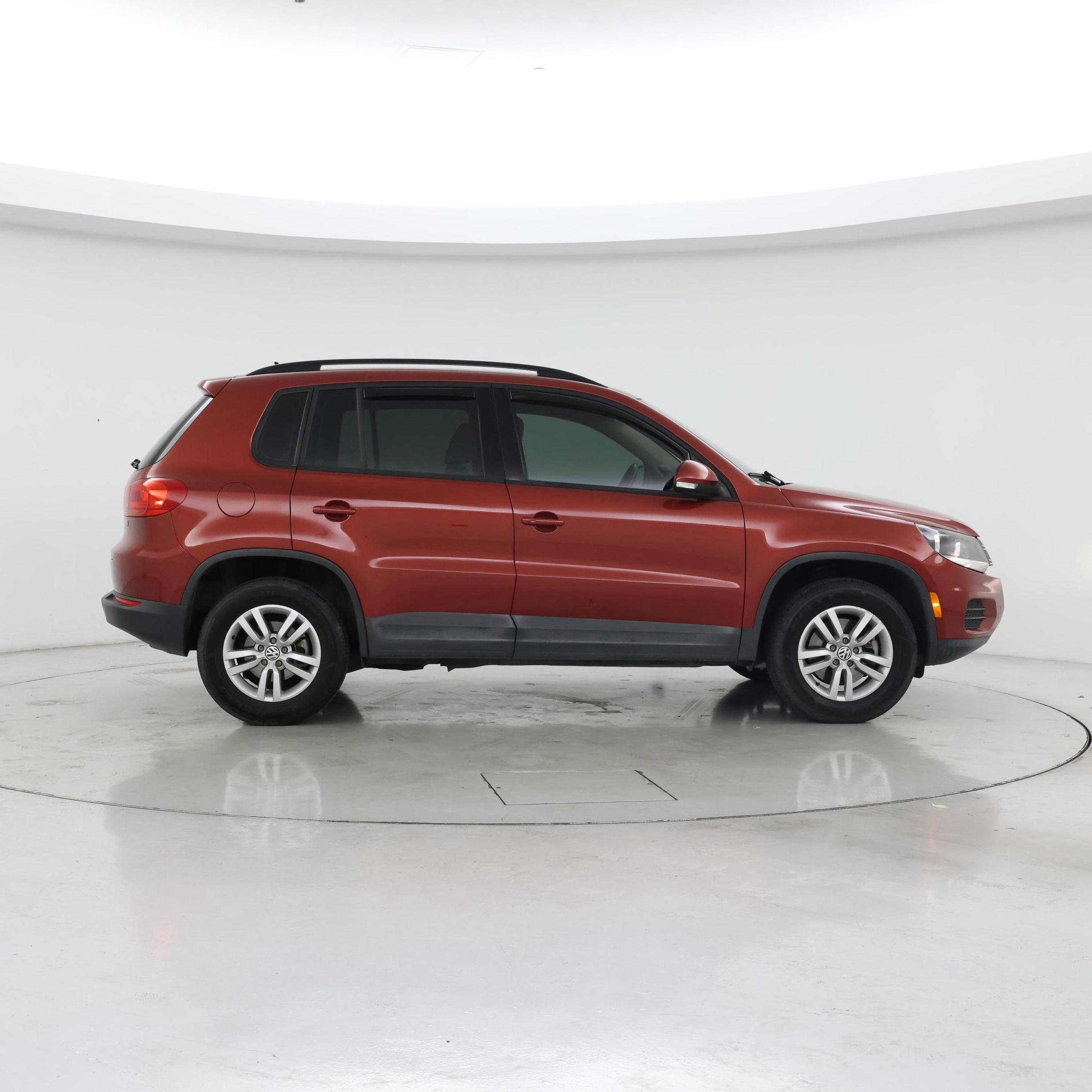 Thumbnail: 2016 Volkswagen Tiguan - 7