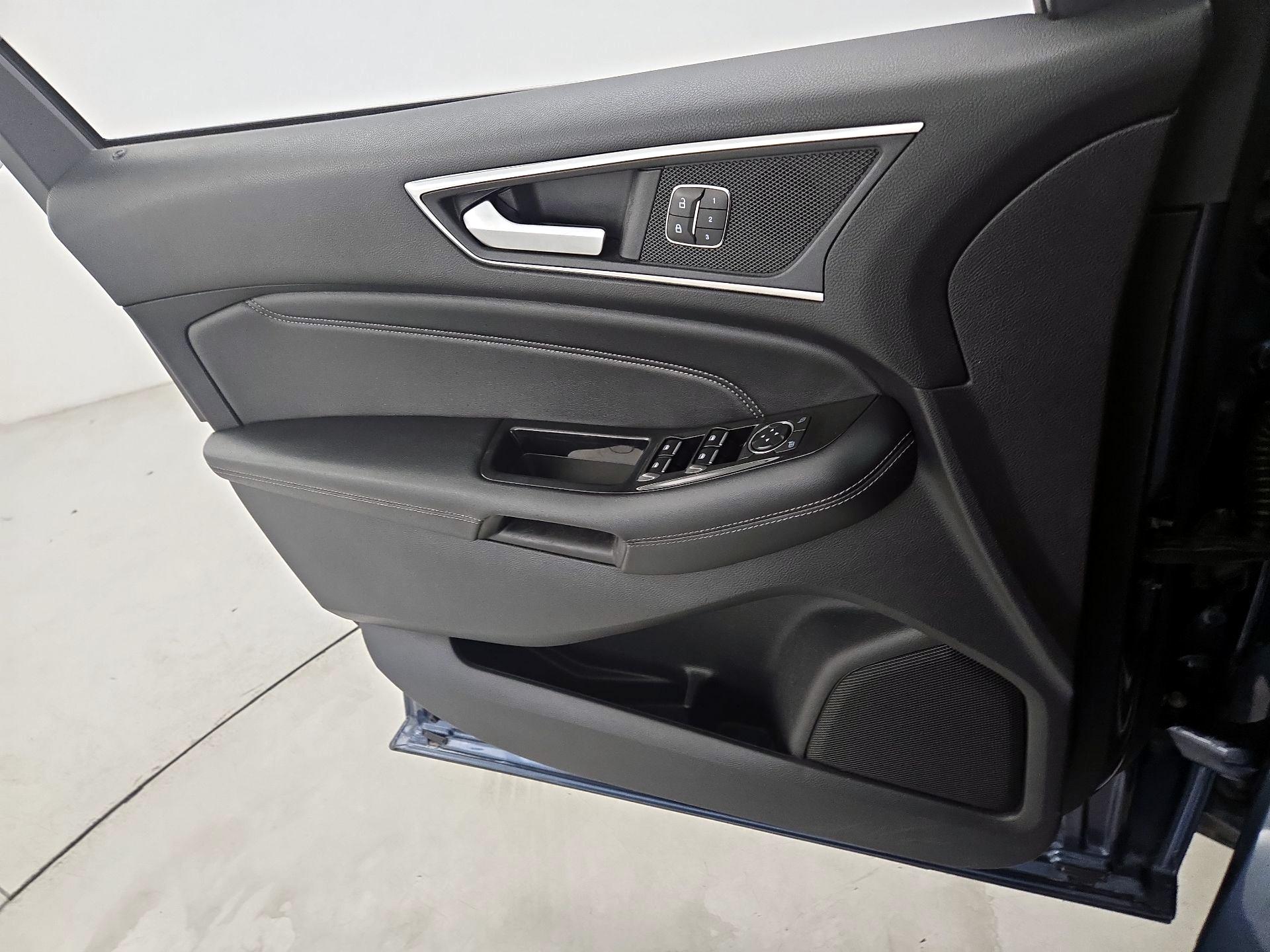Thumbnail: 2018 Ford Edge - 12