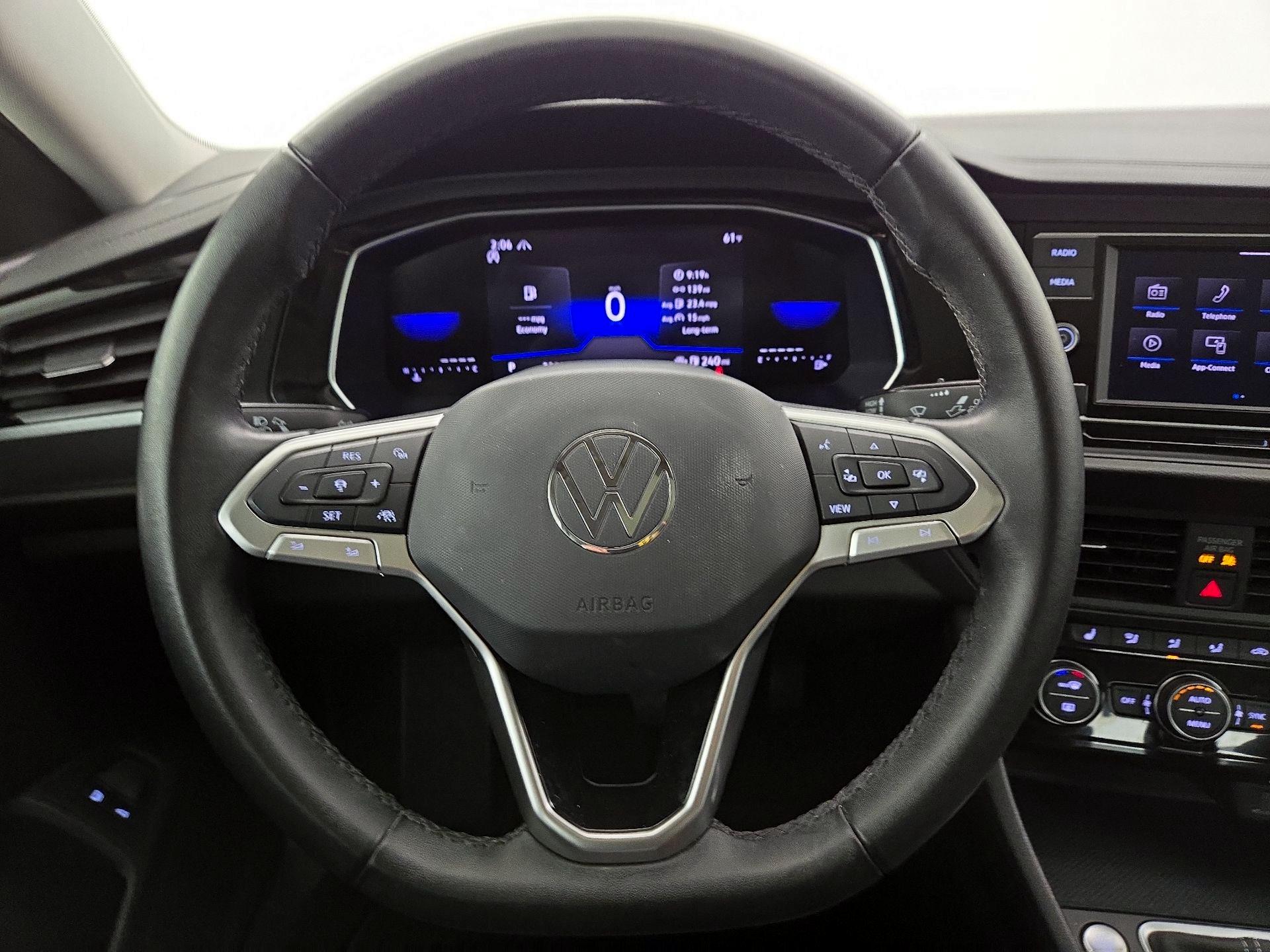 Thumbnail: 2023 Volkswagen Jetta - 10
