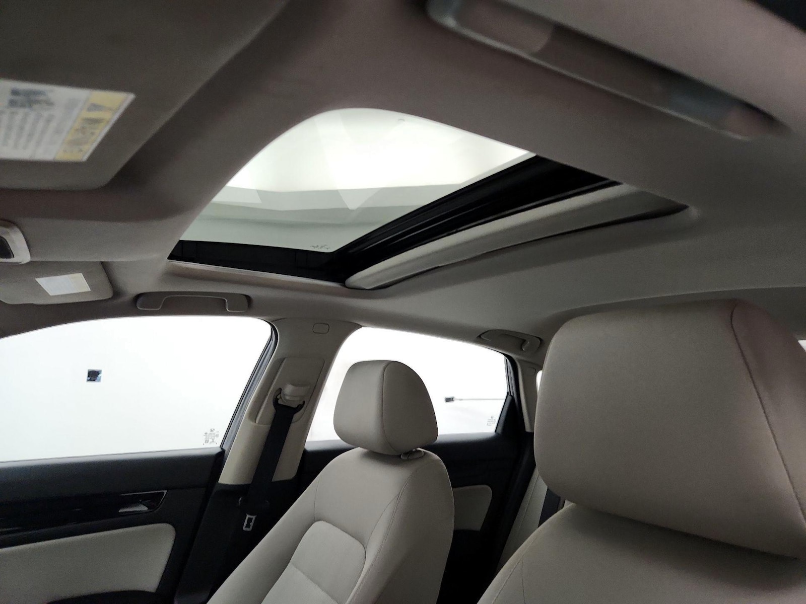Sunroof(s) & Overhead Airbags