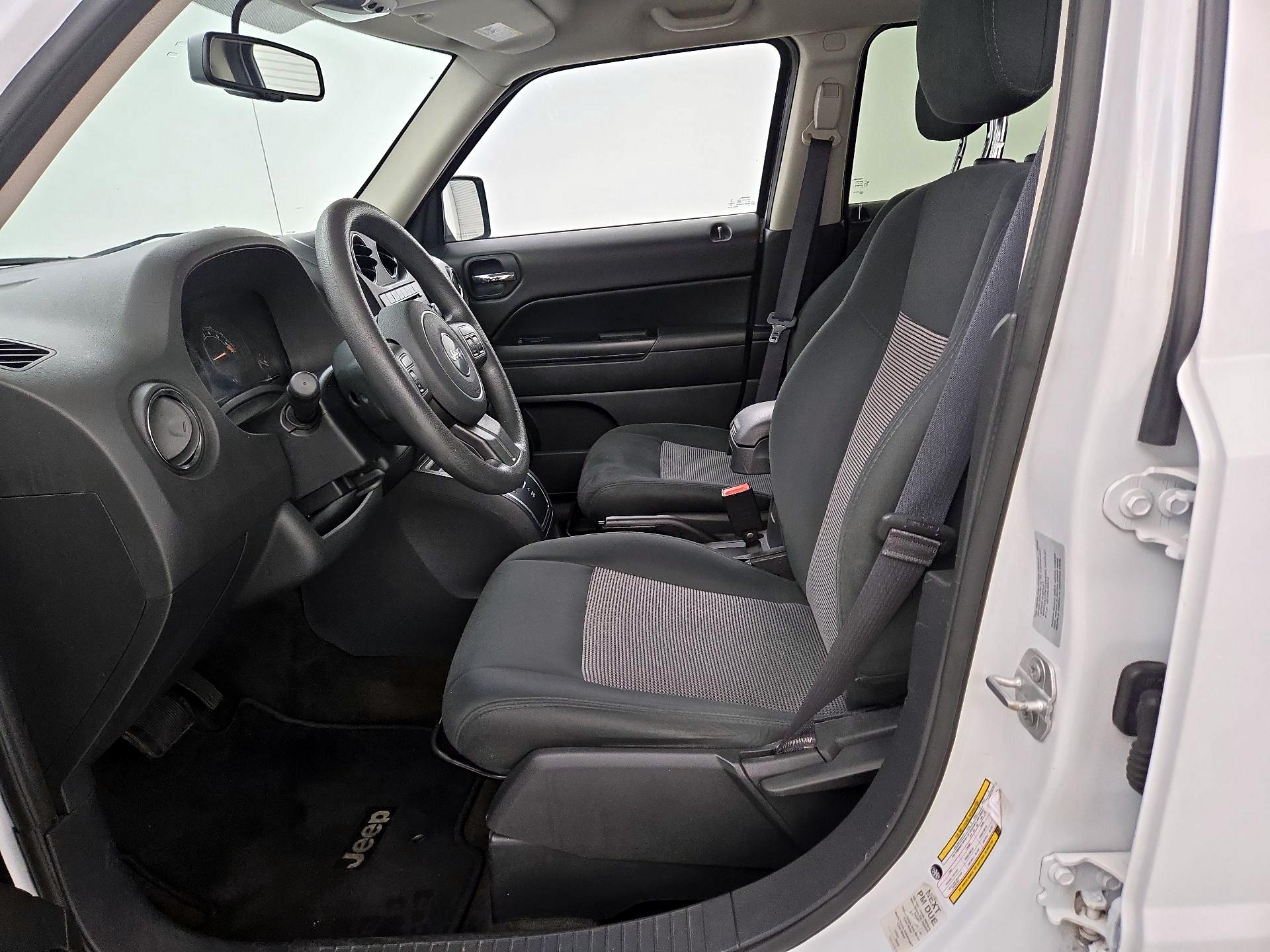 Thumbnail: 2016 Jeep Patriot - 11