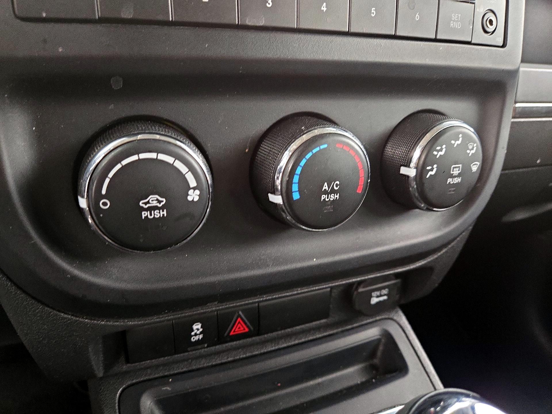 Thumbnail: 2016 Jeep Patriot - 14