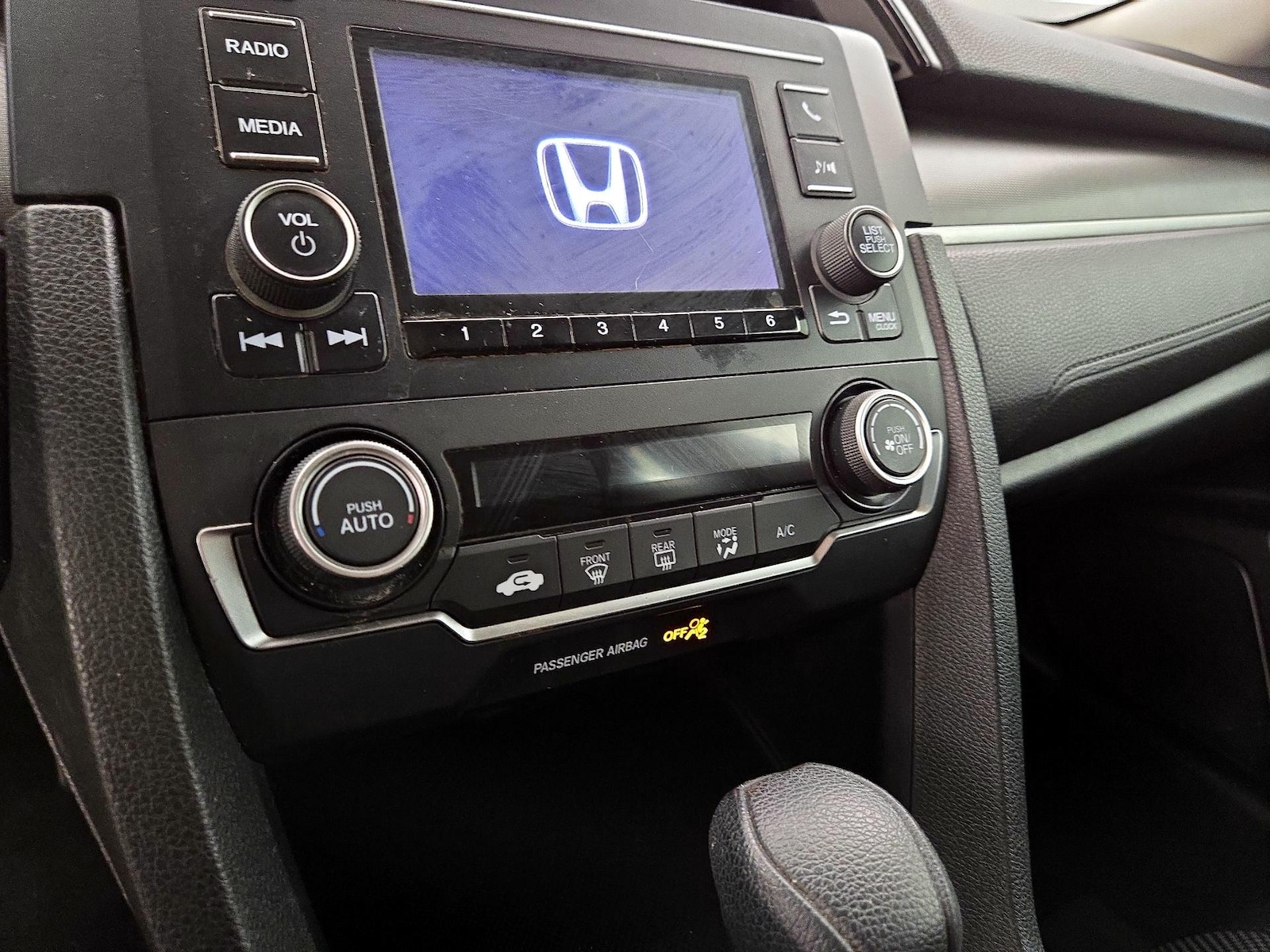 2019 Honda Civic LX - Photo 17