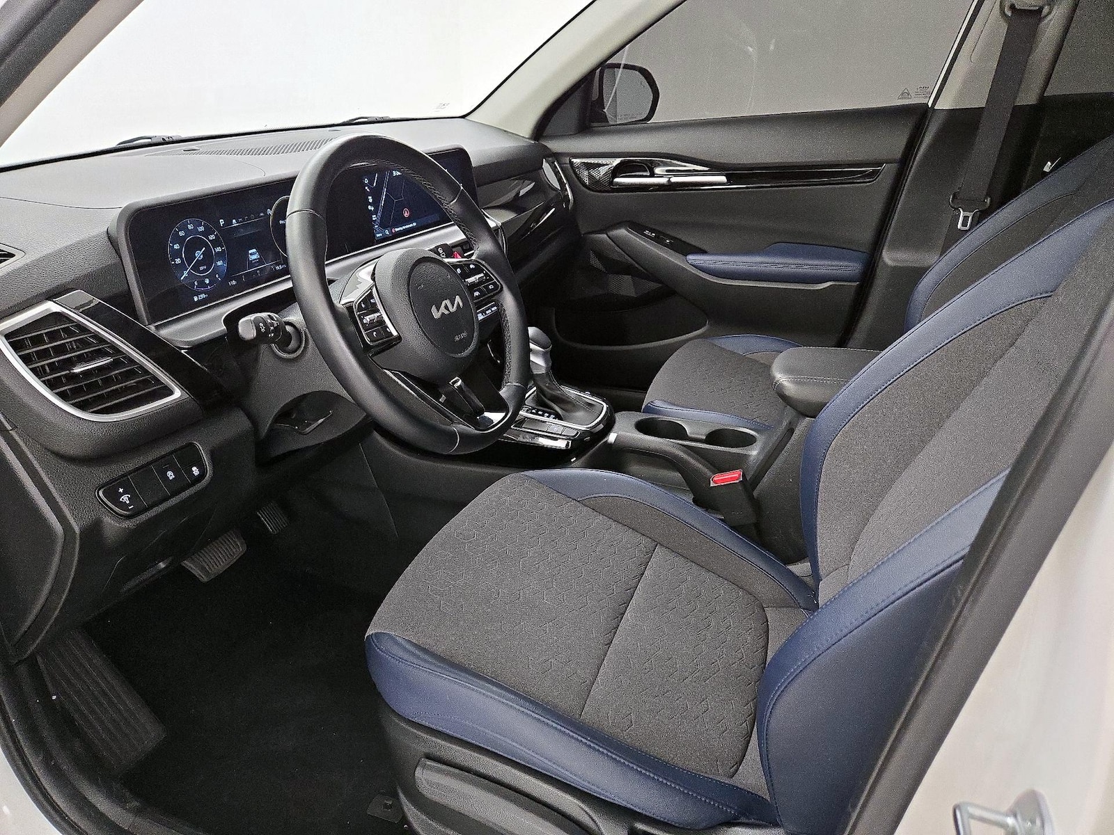 2024 Kia Seltos S - Photo 12