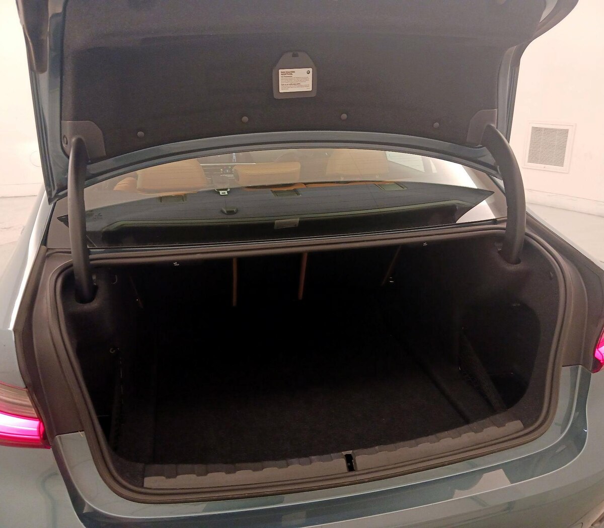 Trunk/Cargo (Seats Up)