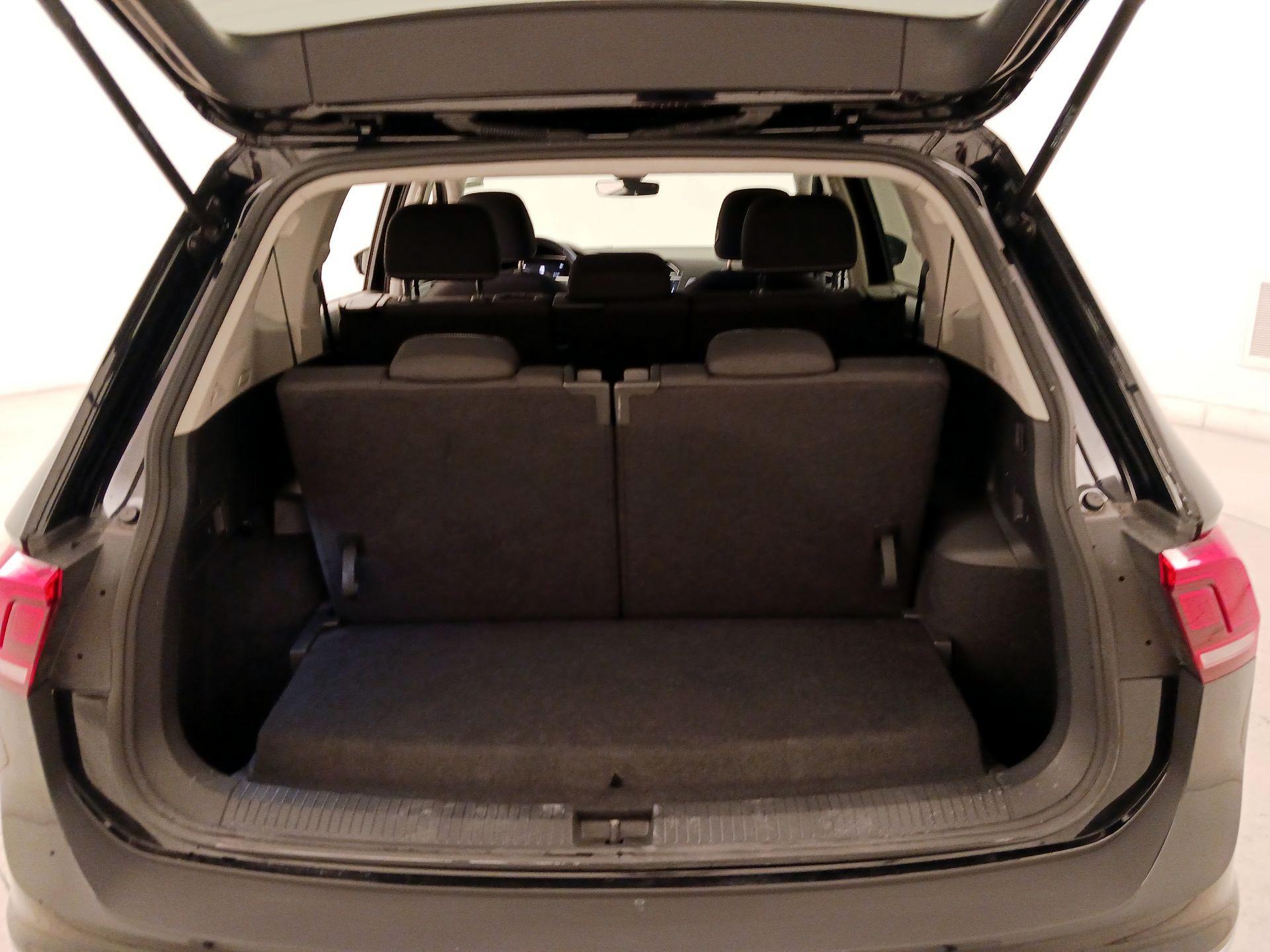Thumbnail: 2023 Volkswagen Tiguan - 20