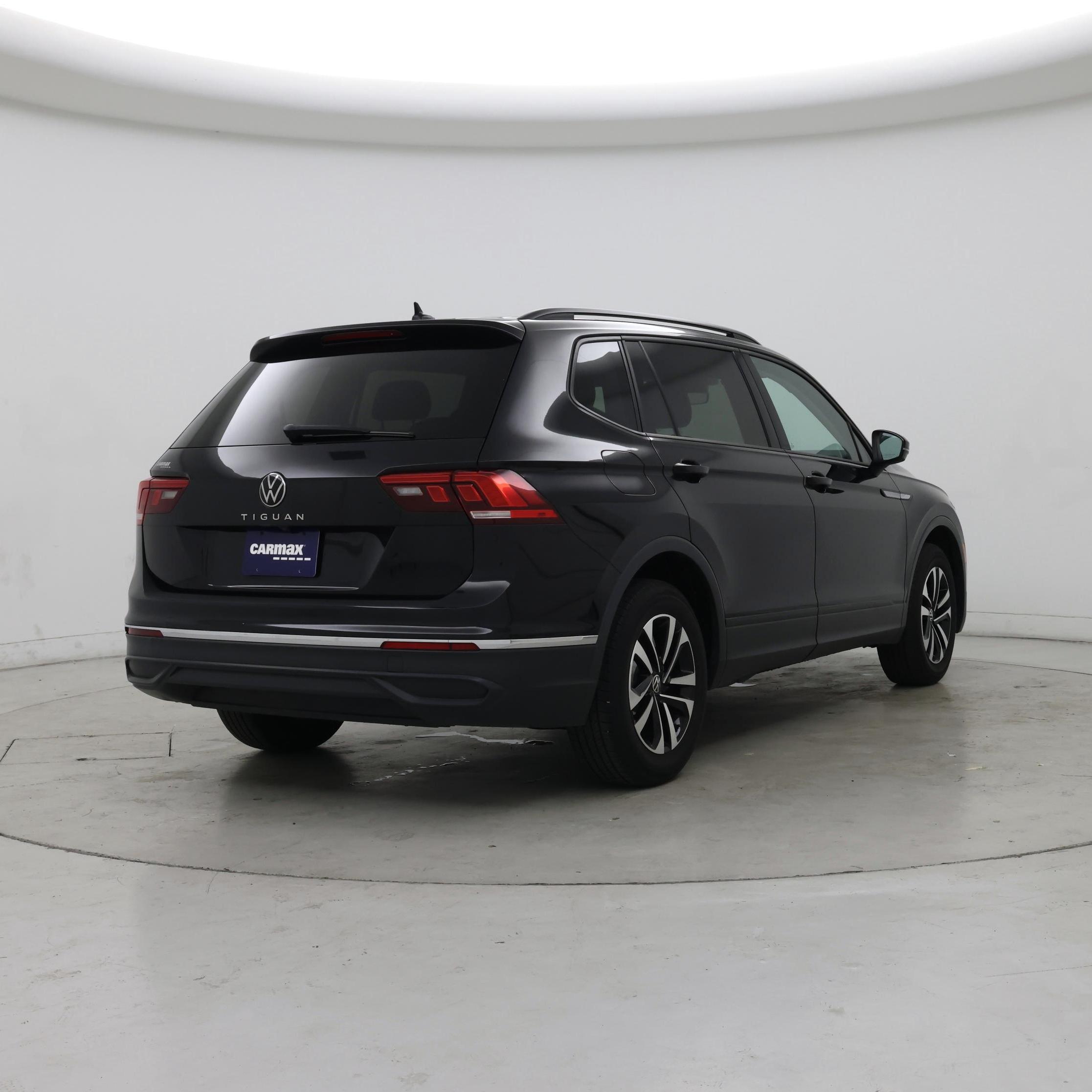 Thumbnail: 2023 Volkswagen Tiguan - 8