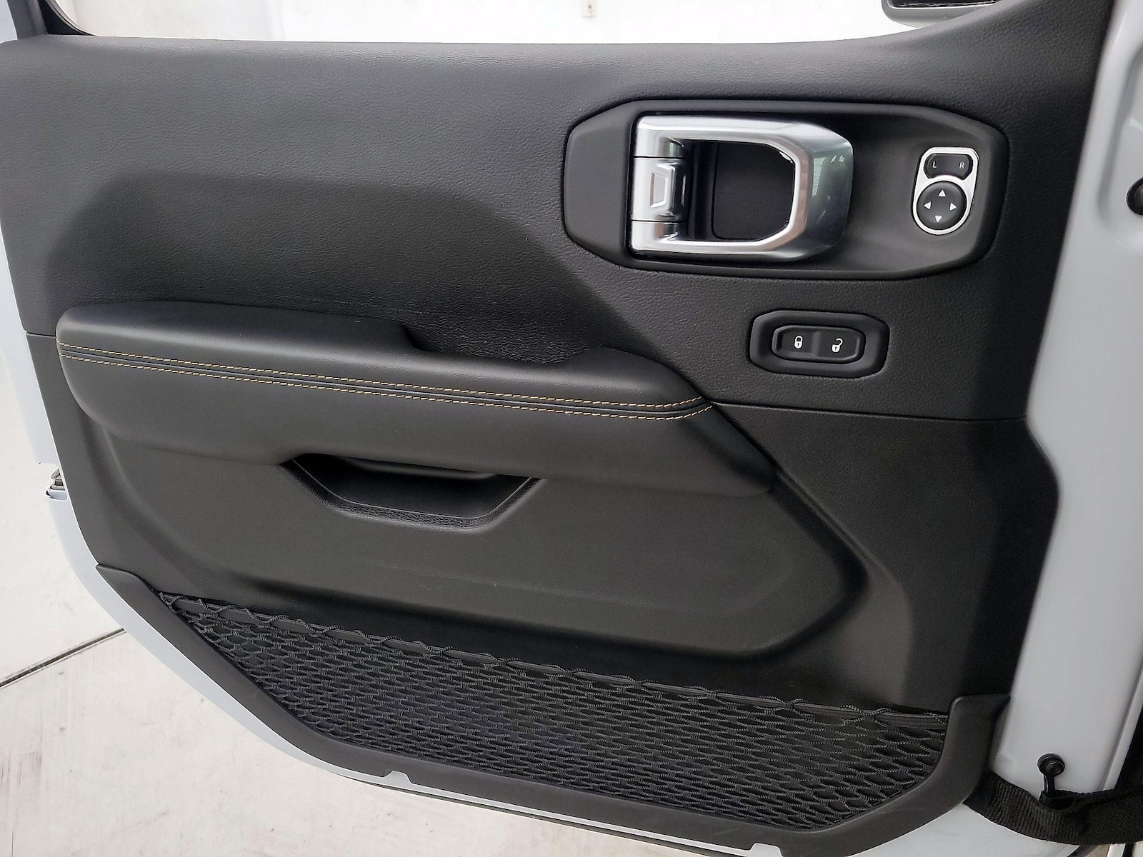2025 Jeep Wrangler 4-Door Sahara - Photo 13