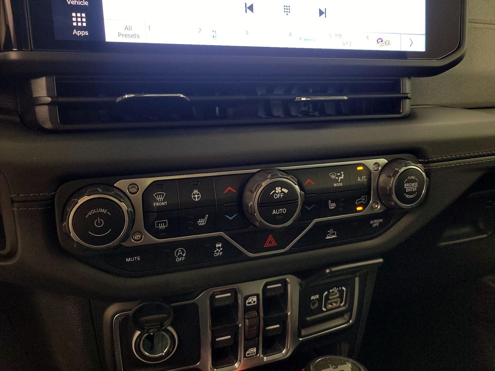 2025 Jeep Wrangler 4-Door Sahara - Photo 17