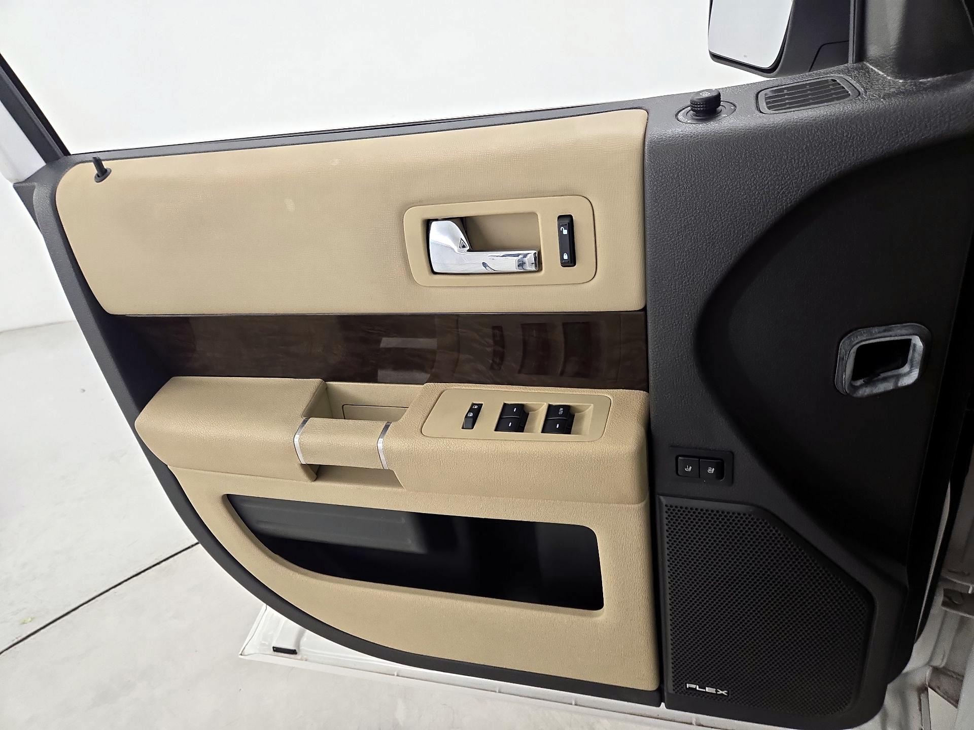 Thumbnail: 2014 Ford Flex - 12