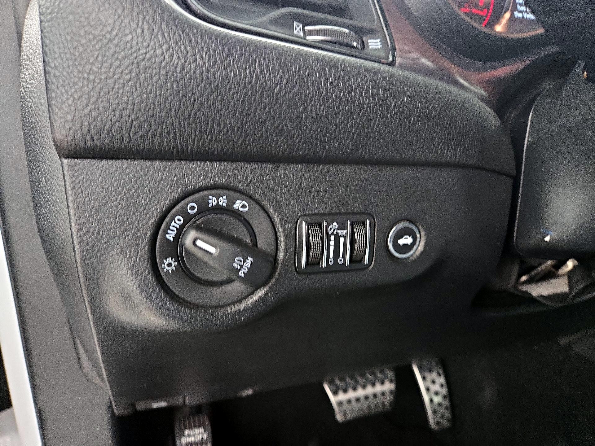 Thumbnail: 2019 Dodge Challenger - 13