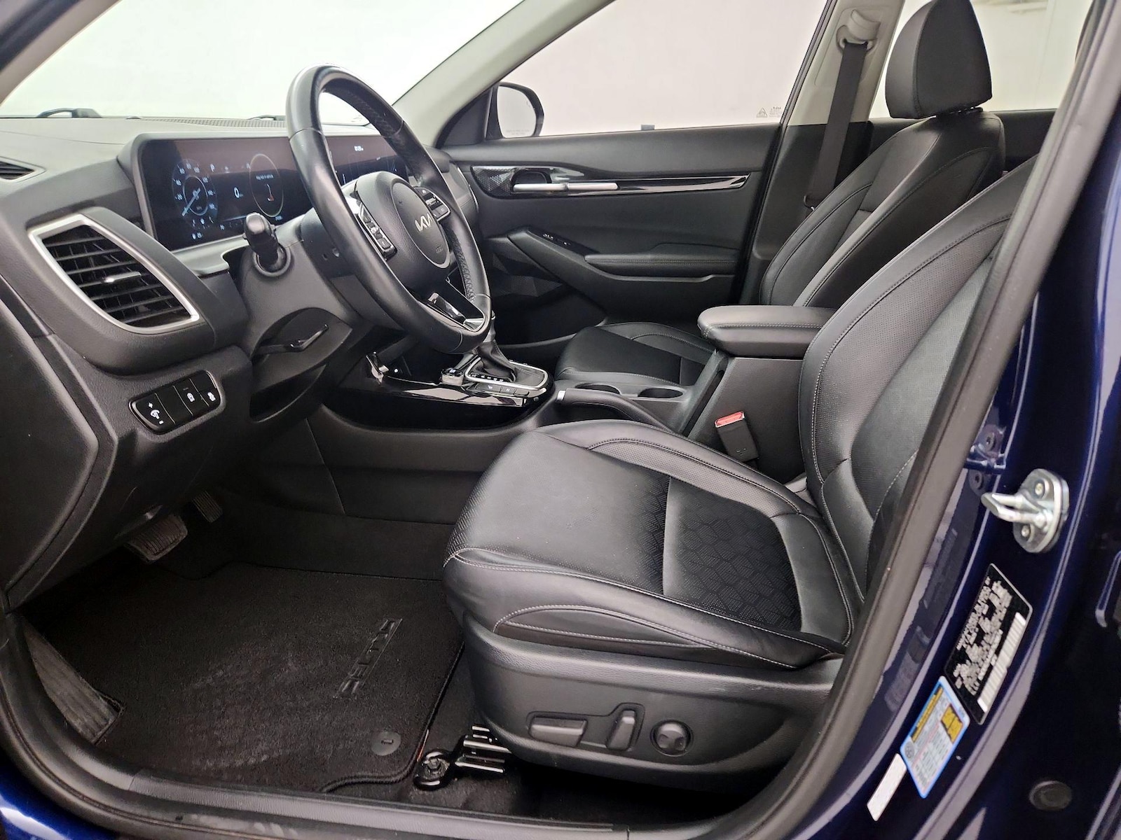 2024 Kia Seltos EX - Photo 12
