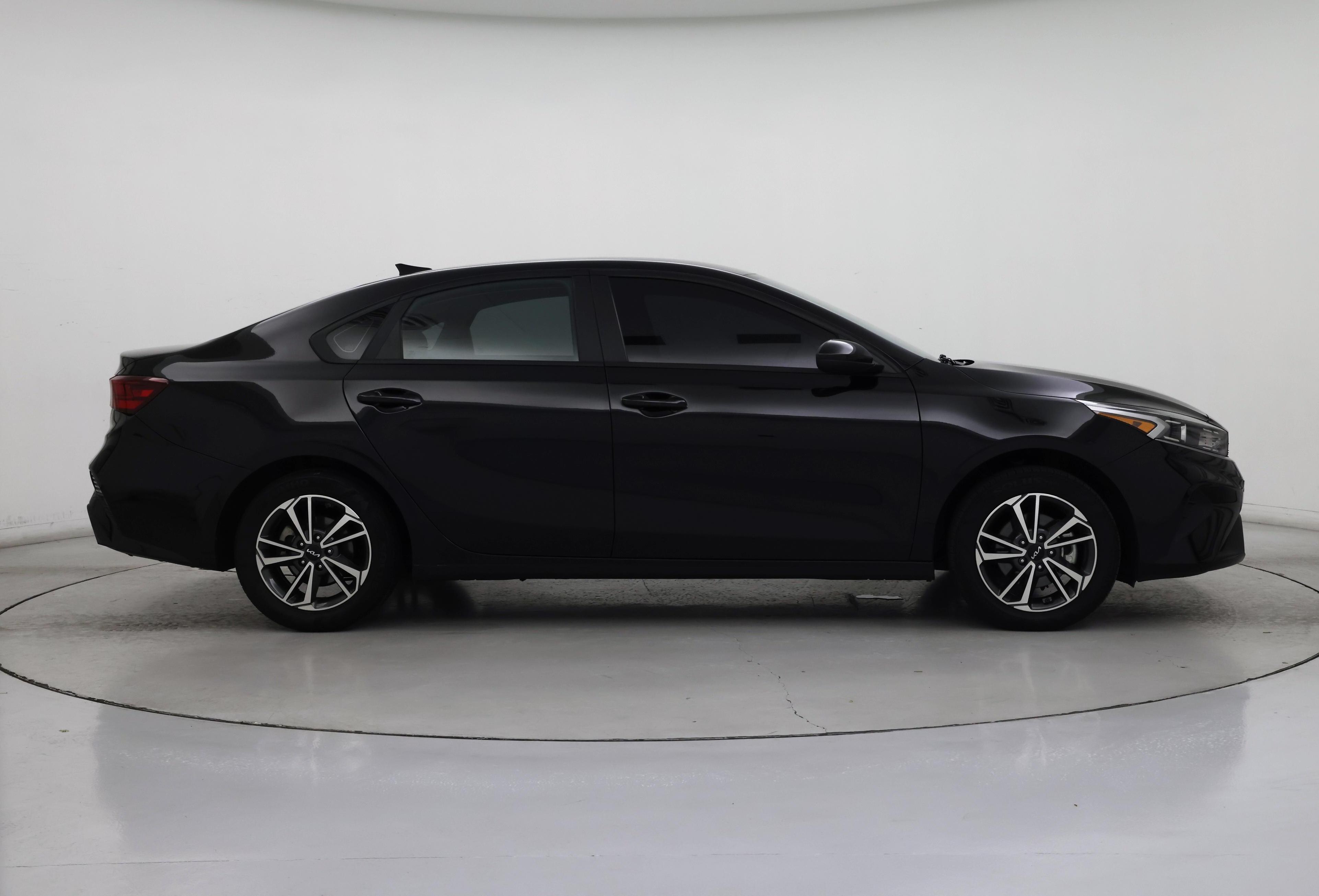 Thumbnail: 2023 Kia Forte - 7