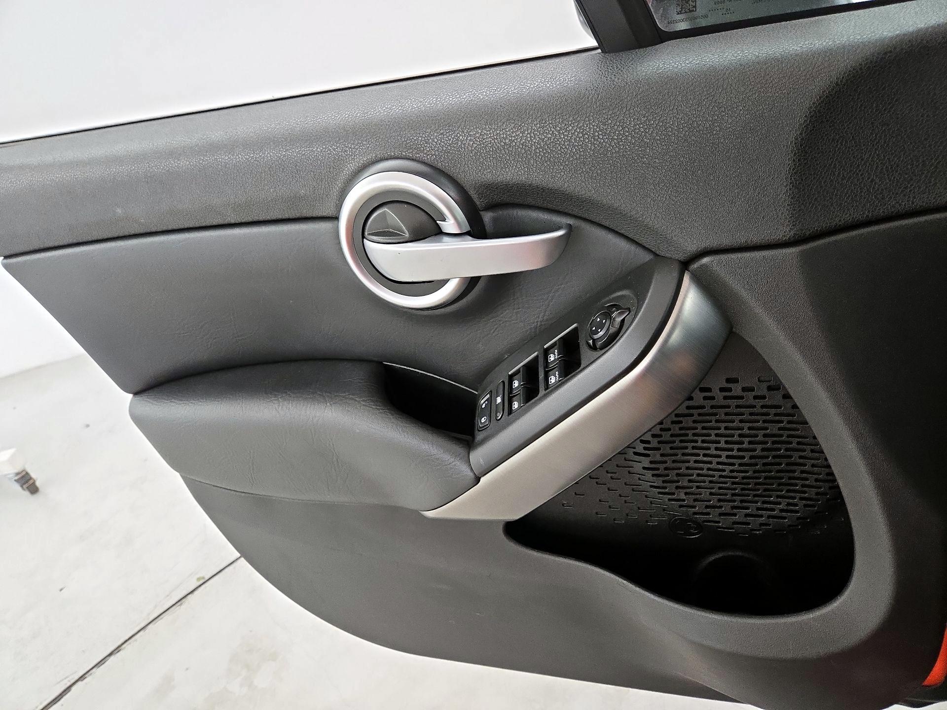 Thumbnail: 2016 Fiat 500X - 12