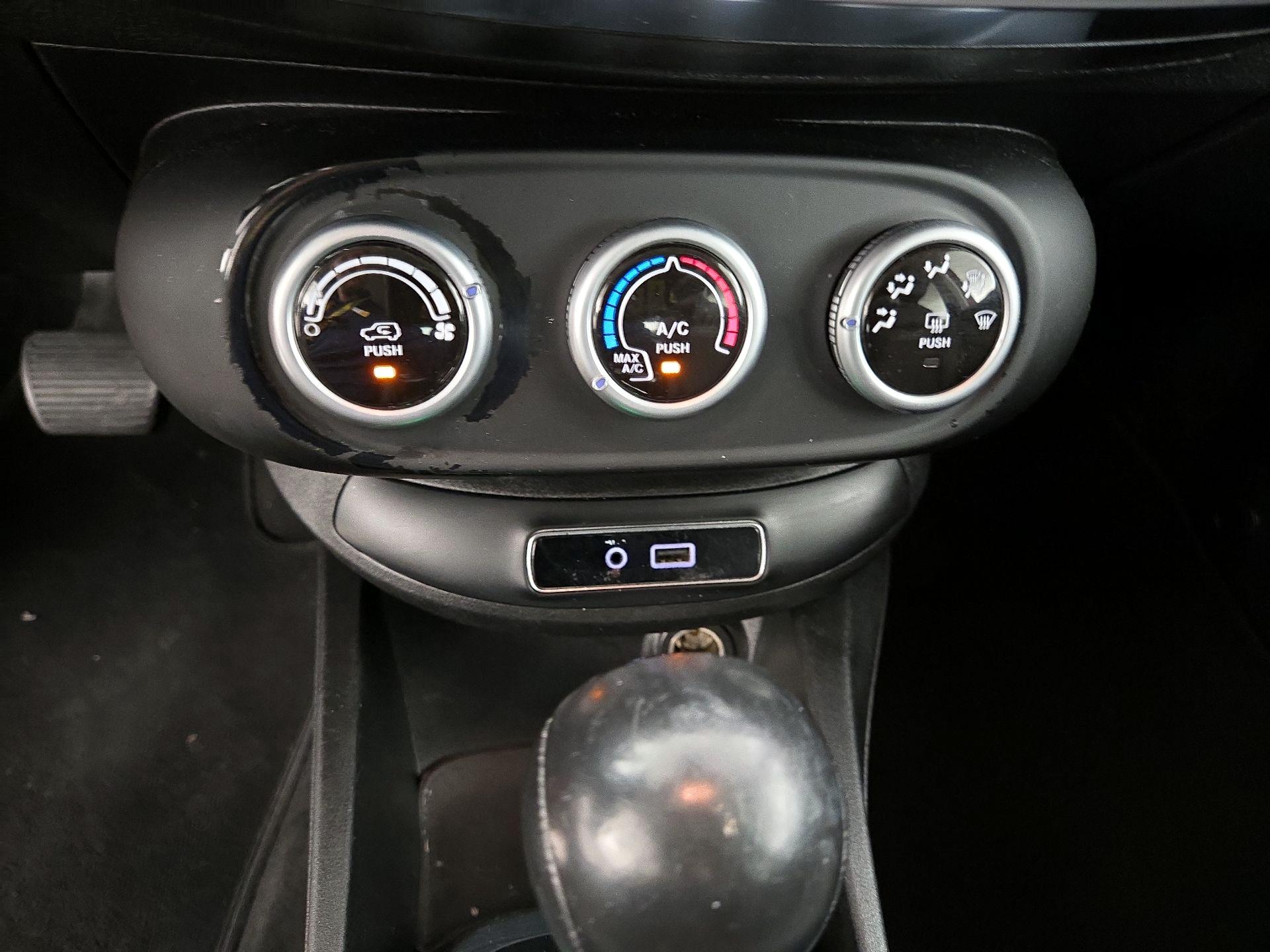 Thumbnail: 2016 Fiat 500X - 16