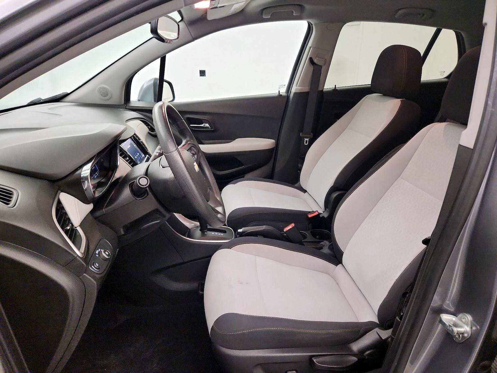 2020 Chevrolet Trax LS - Photo 12