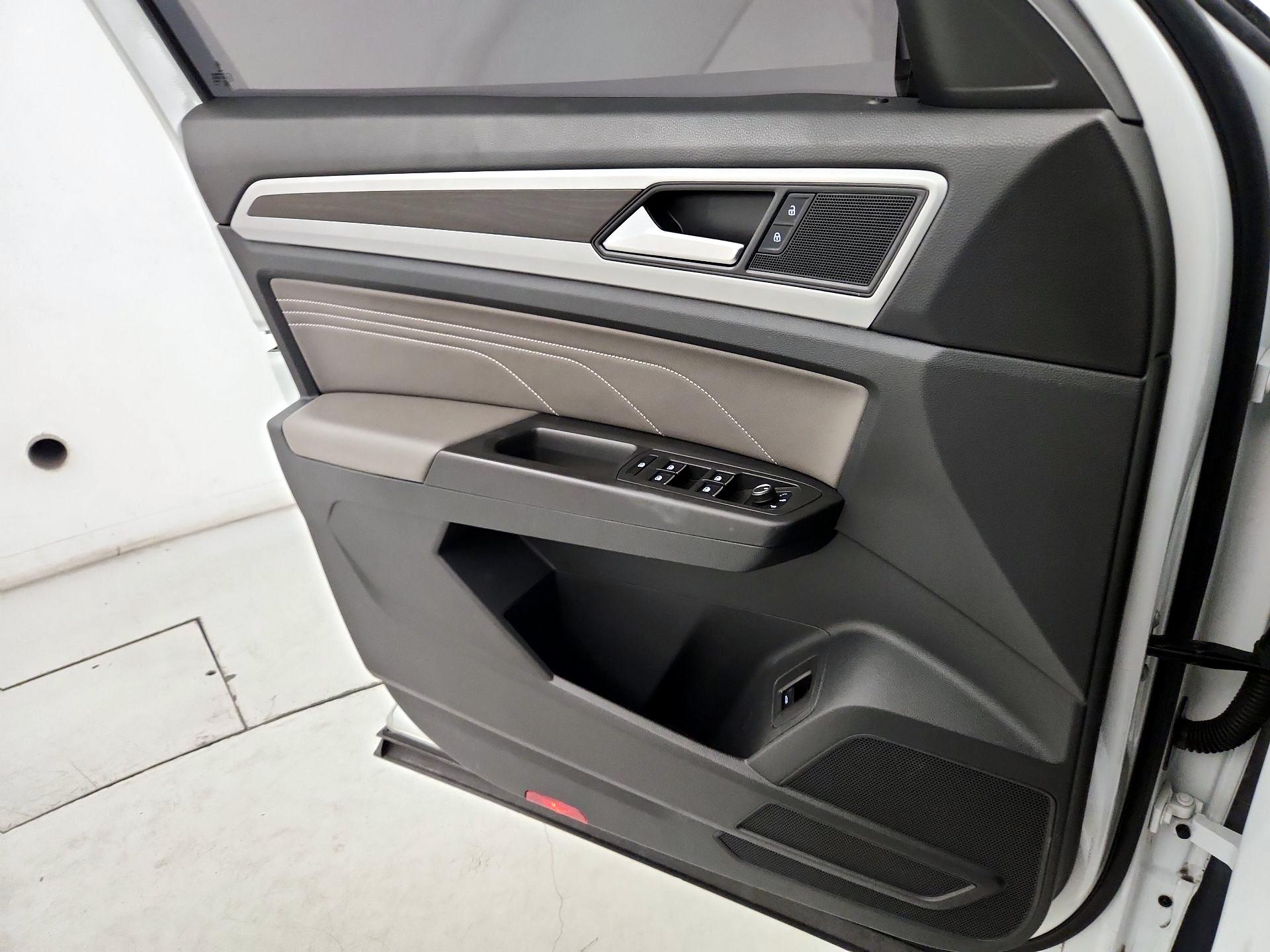 Thumbnail: 2022 Volkswagen Atlas - 12