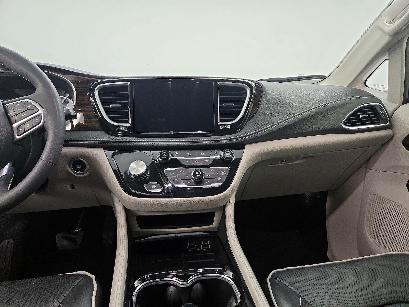 2023 Chrysler Pacifica Limited - Photo 10