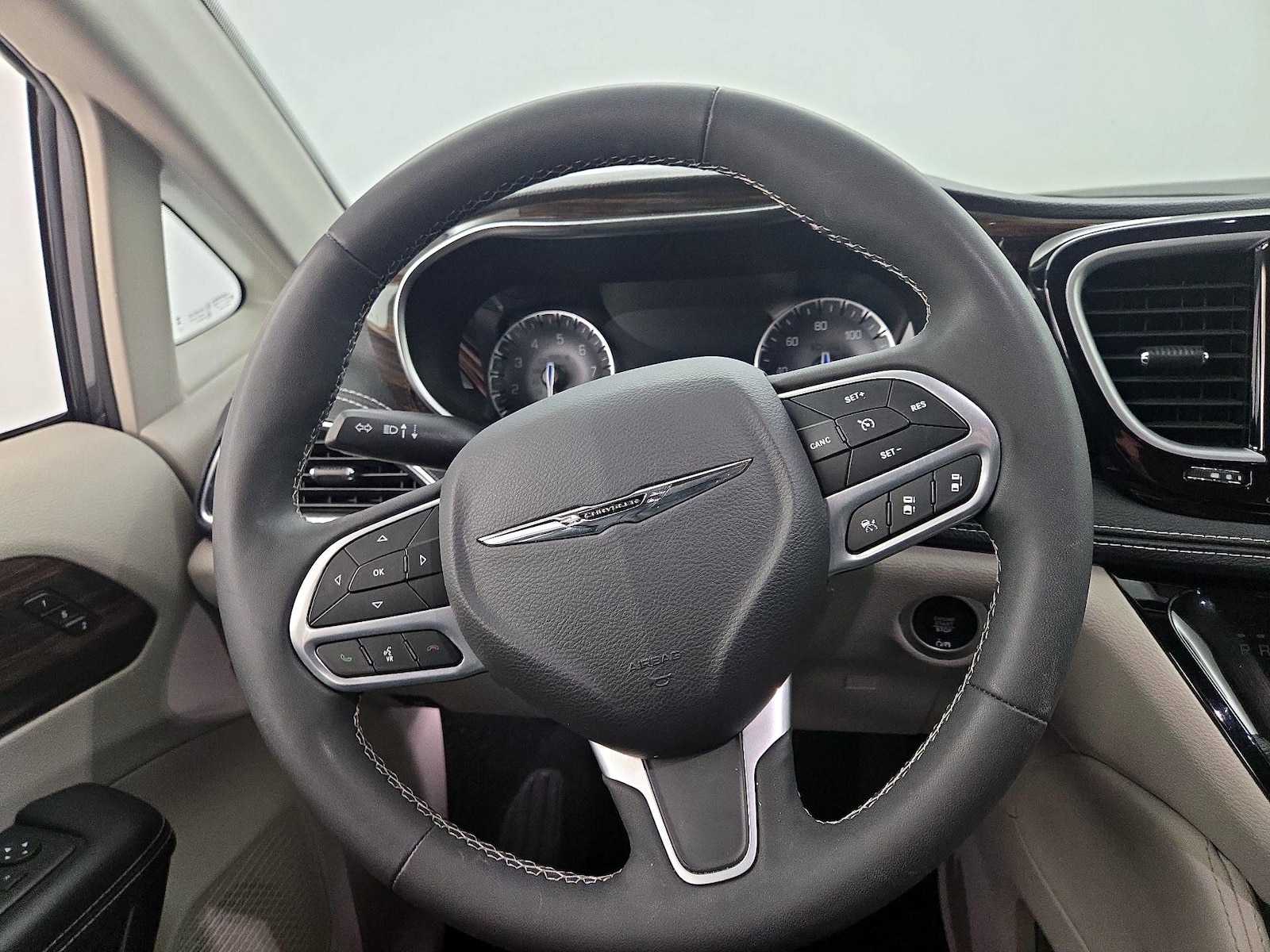 2023 Chrysler Pacifica Limited - Photo 11