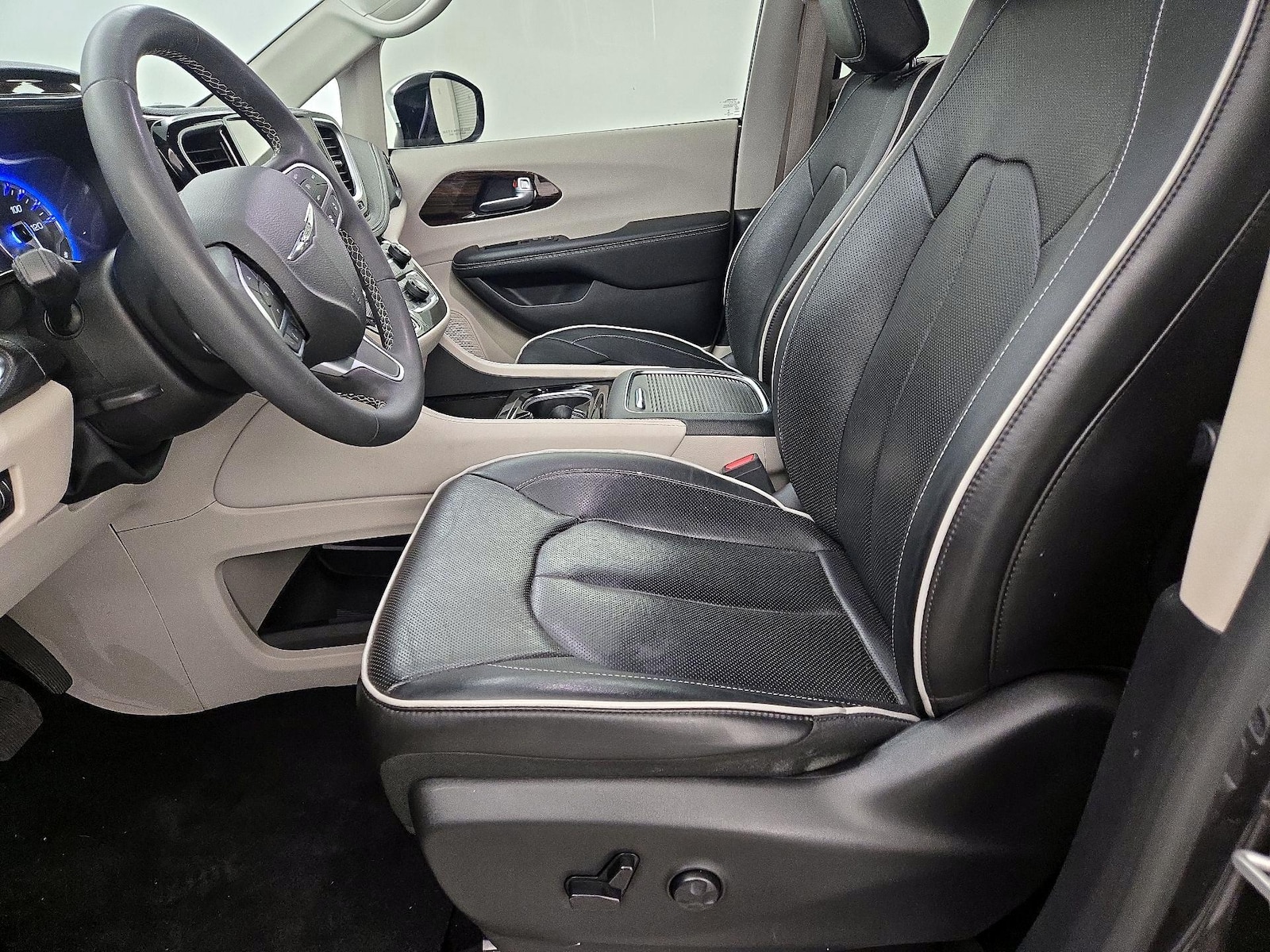 2023 Chrysler Pacifica Limited - Photo 12