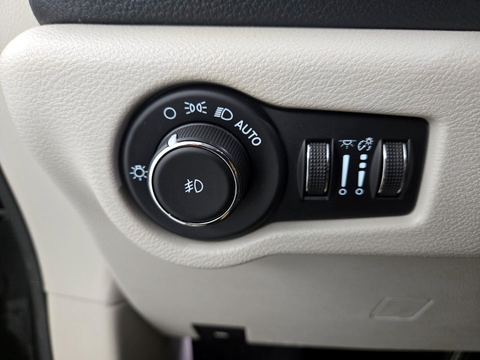 2023 Chrysler Pacifica Limited - Photo 14