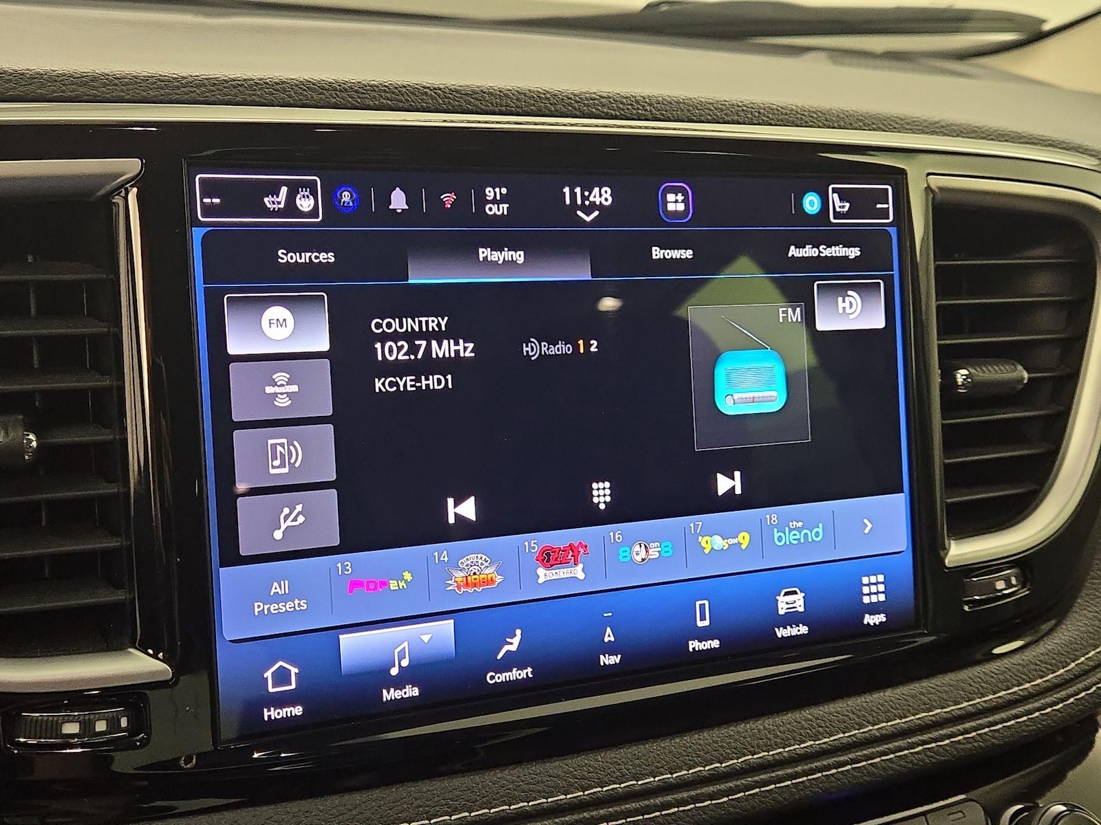 2023 Chrysler Pacifica Limited - Photo 17