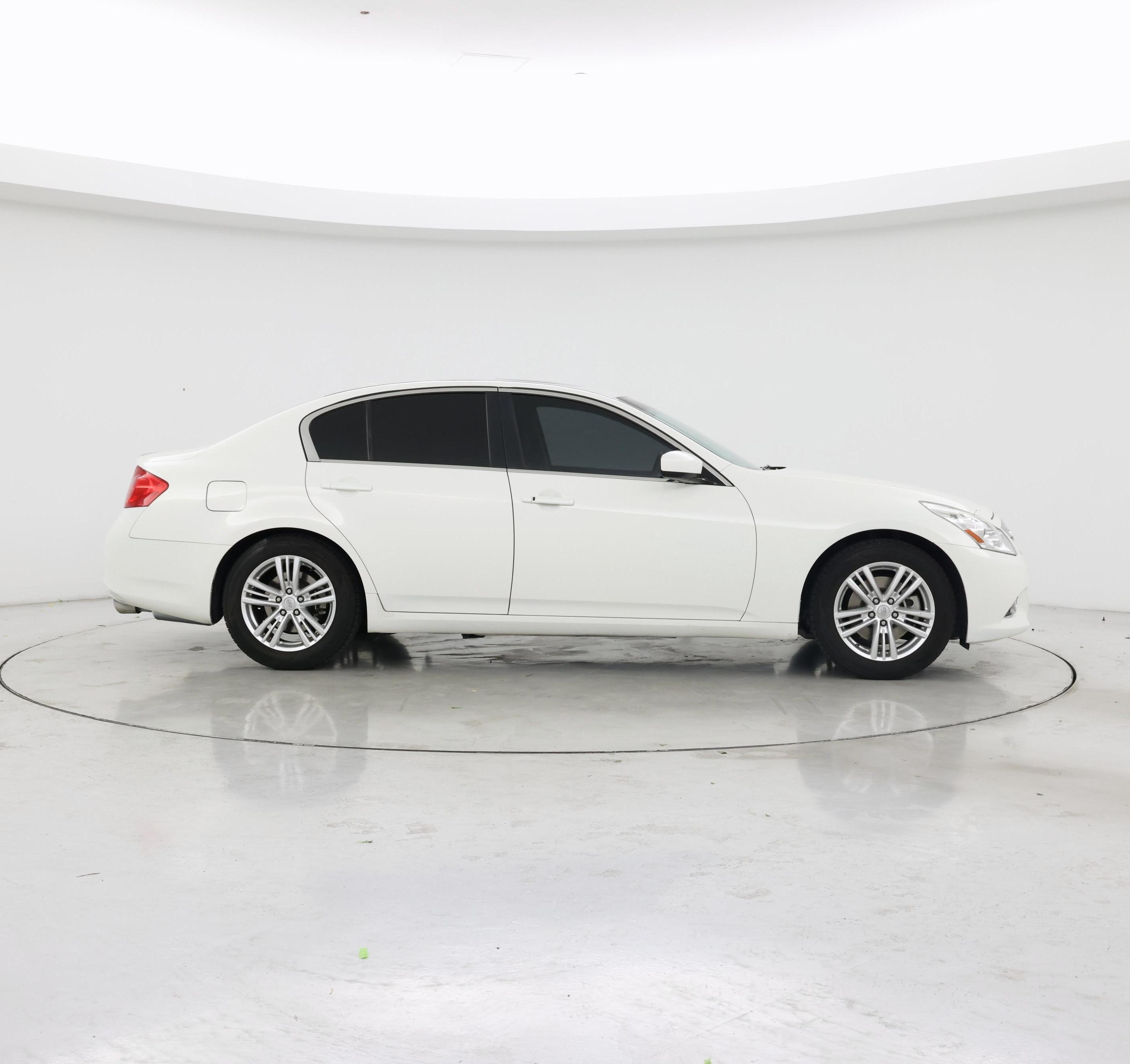Thumbnail: 2015 INFINITI  - 7