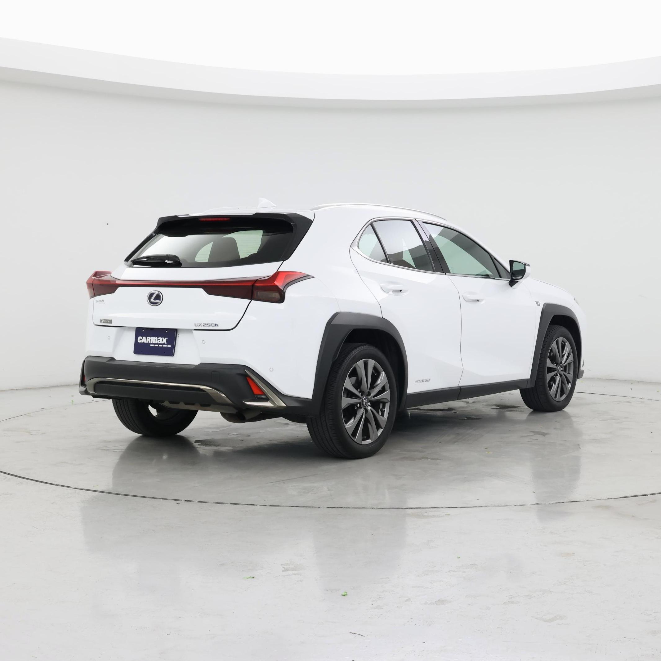 Thumbnail: 2021 Lexus UX - 8