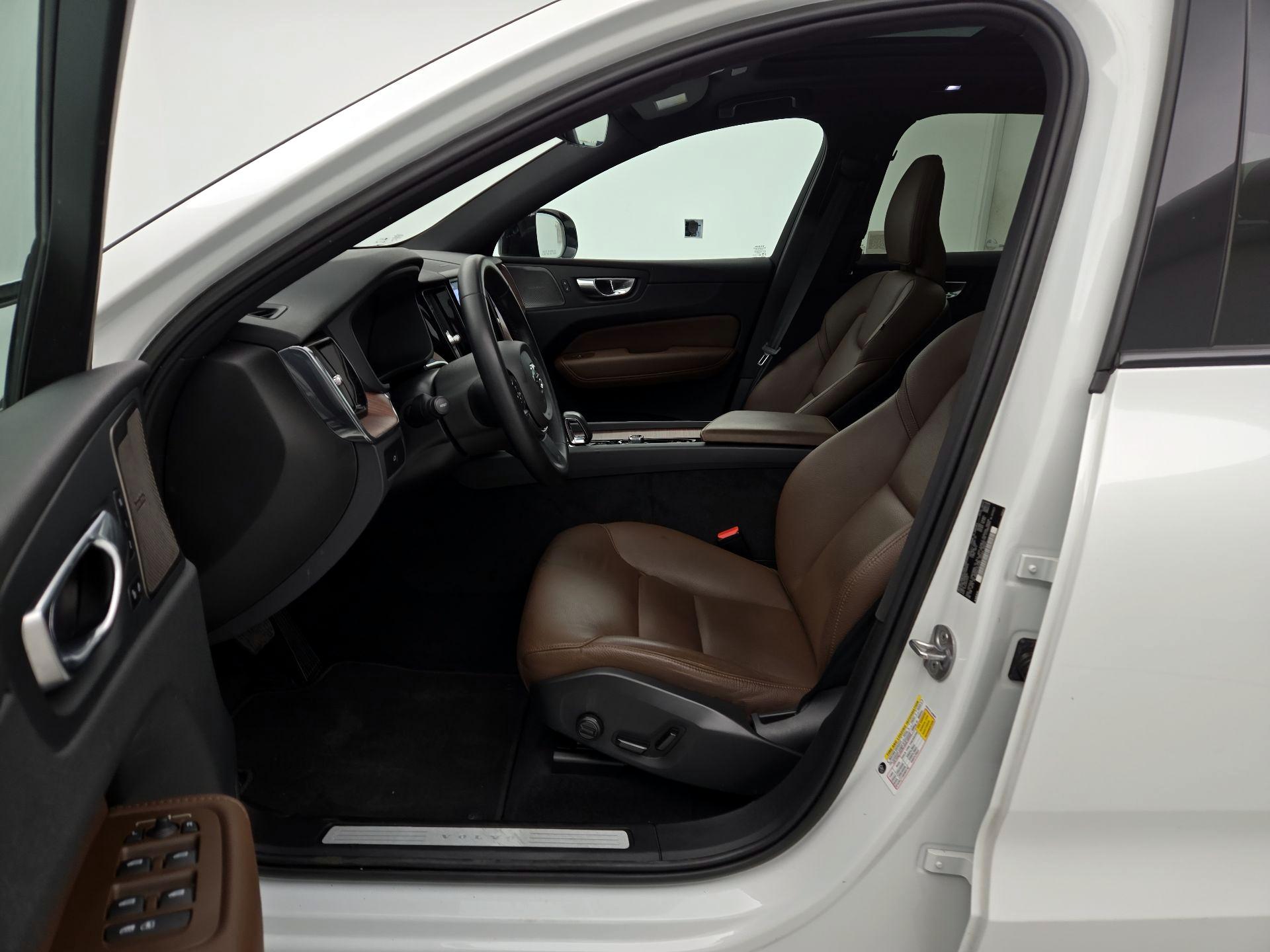 Thumbnail: 2023 Volvo XC60 - 11
