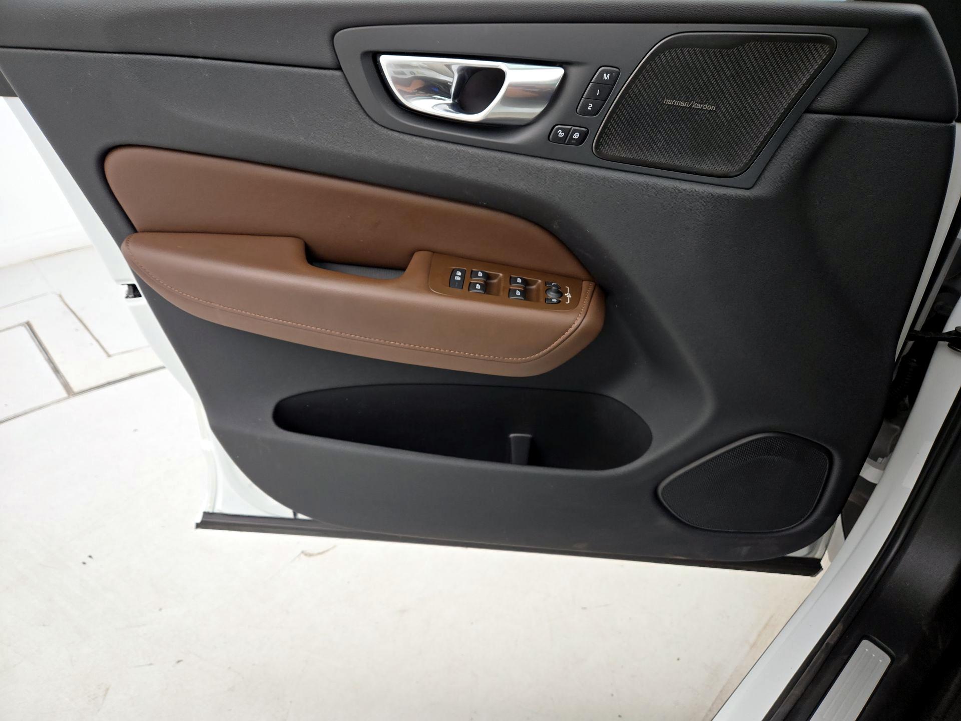 Thumbnail: 2023 Volvo XC60 - 12