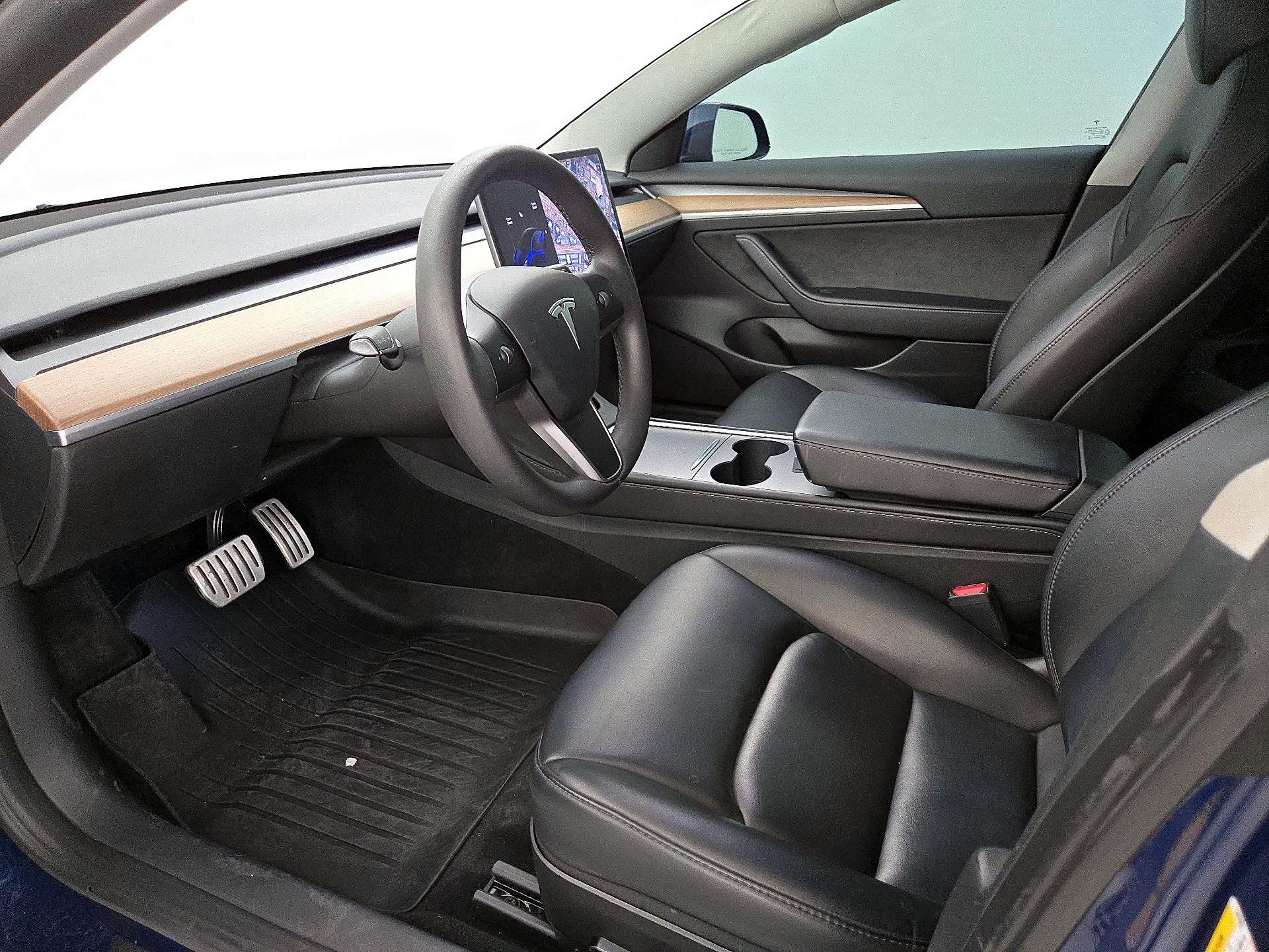 Thumbnail: 2023 Tesla Model 3 - 11