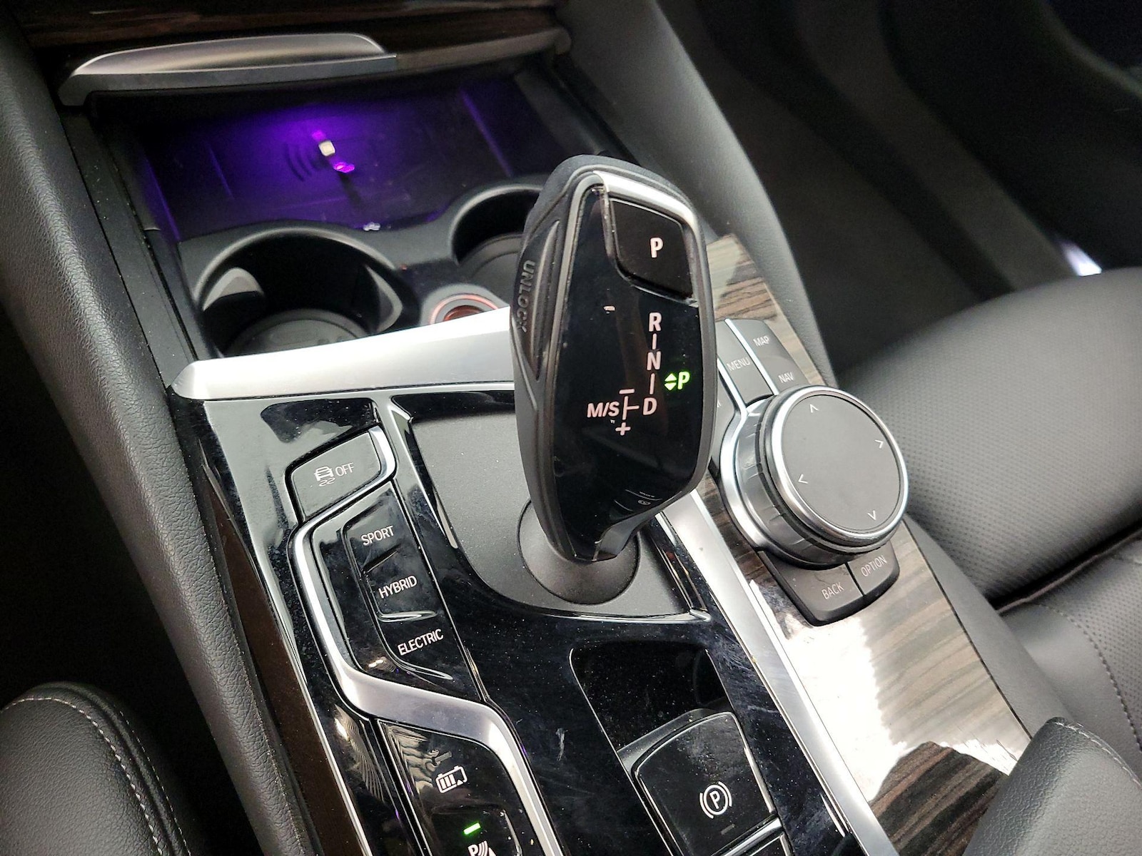 2023 BMW 5 Series 530e - Photo 16