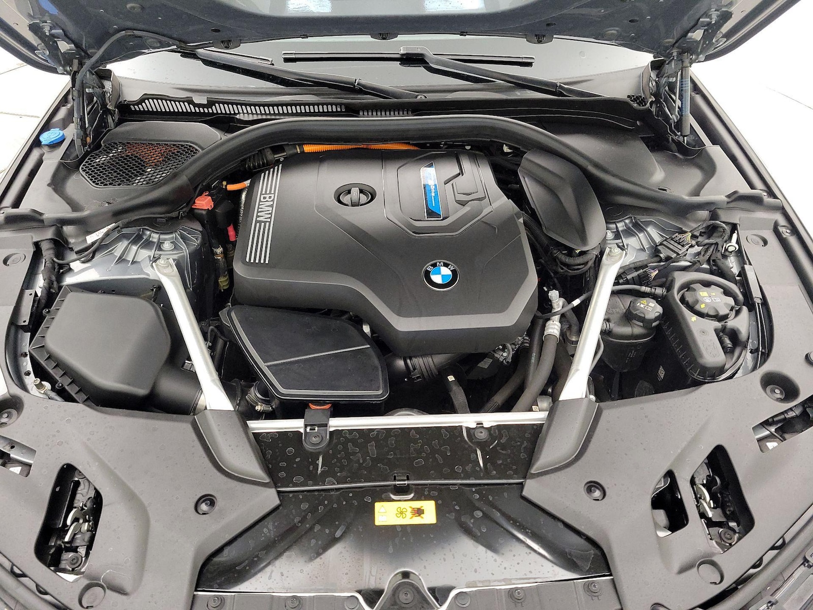 2023 BMW 5 Series 530e - Photo 18