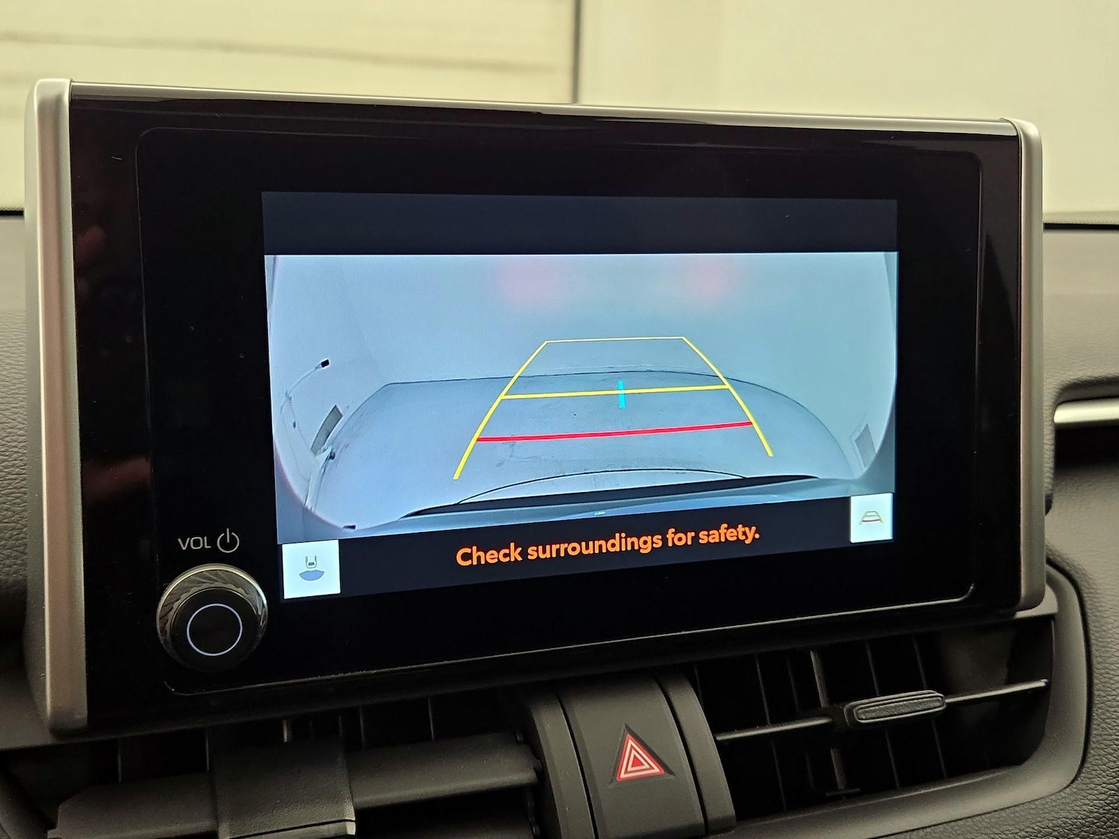 2025 Toyota RAV4 XLE - Photo 15