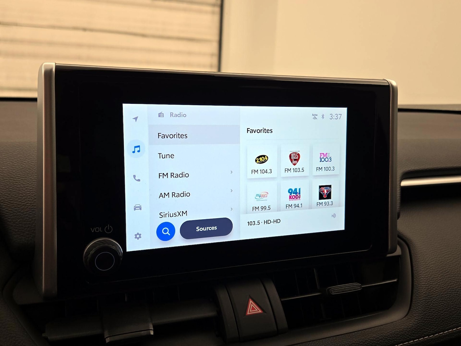 2025 Toyota RAV4 XLE - Photo 16