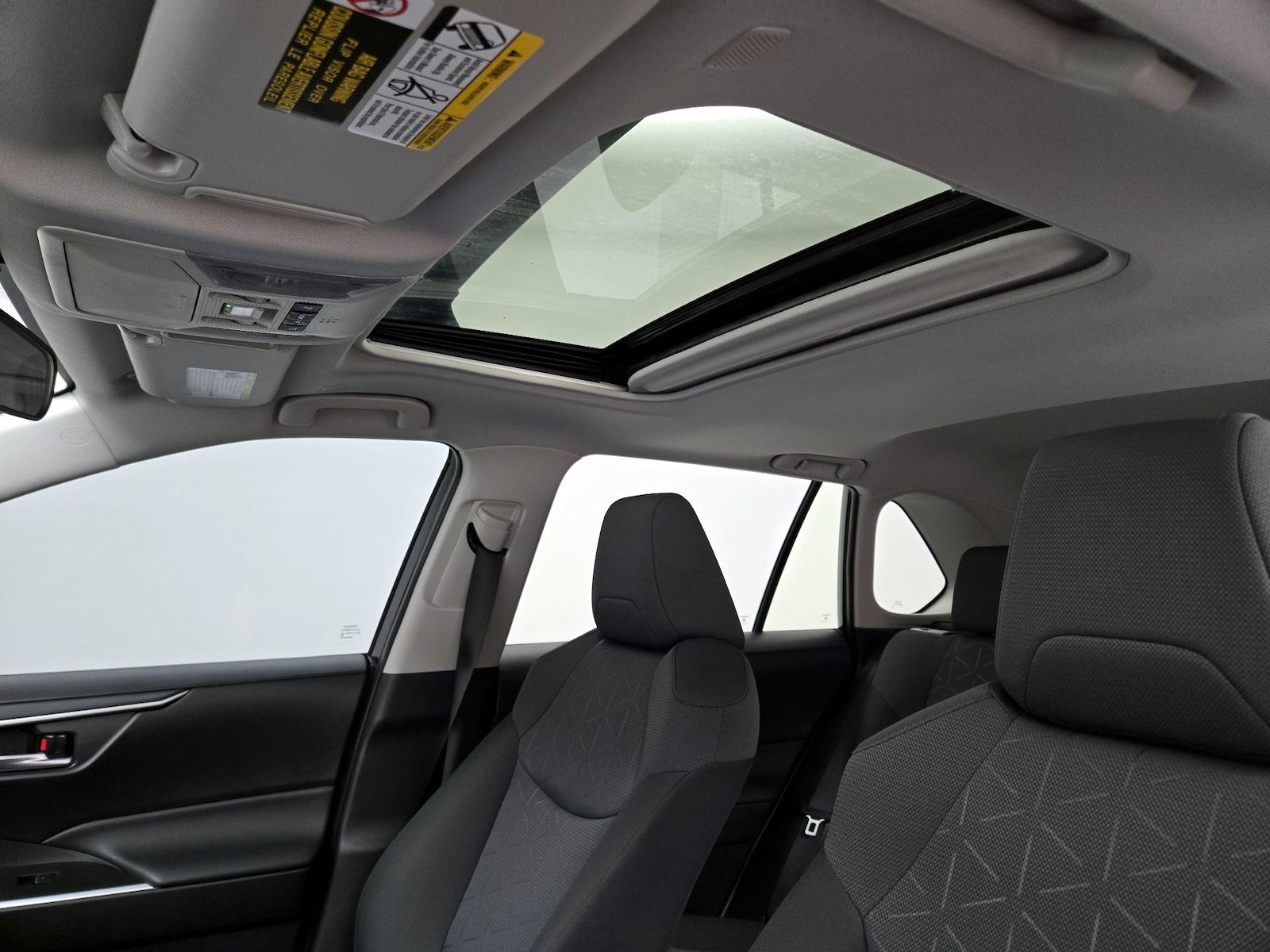 2025 Toyota RAV4 XLE - Photo 20