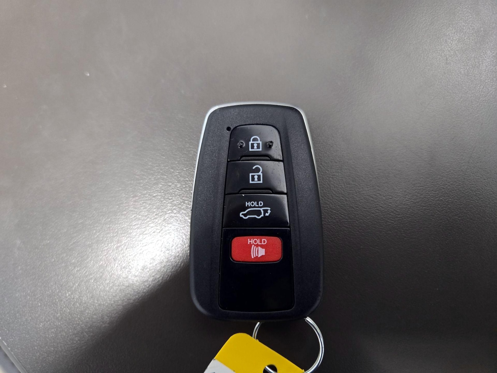 2025 Toyota RAV4 XLE - Photo 24