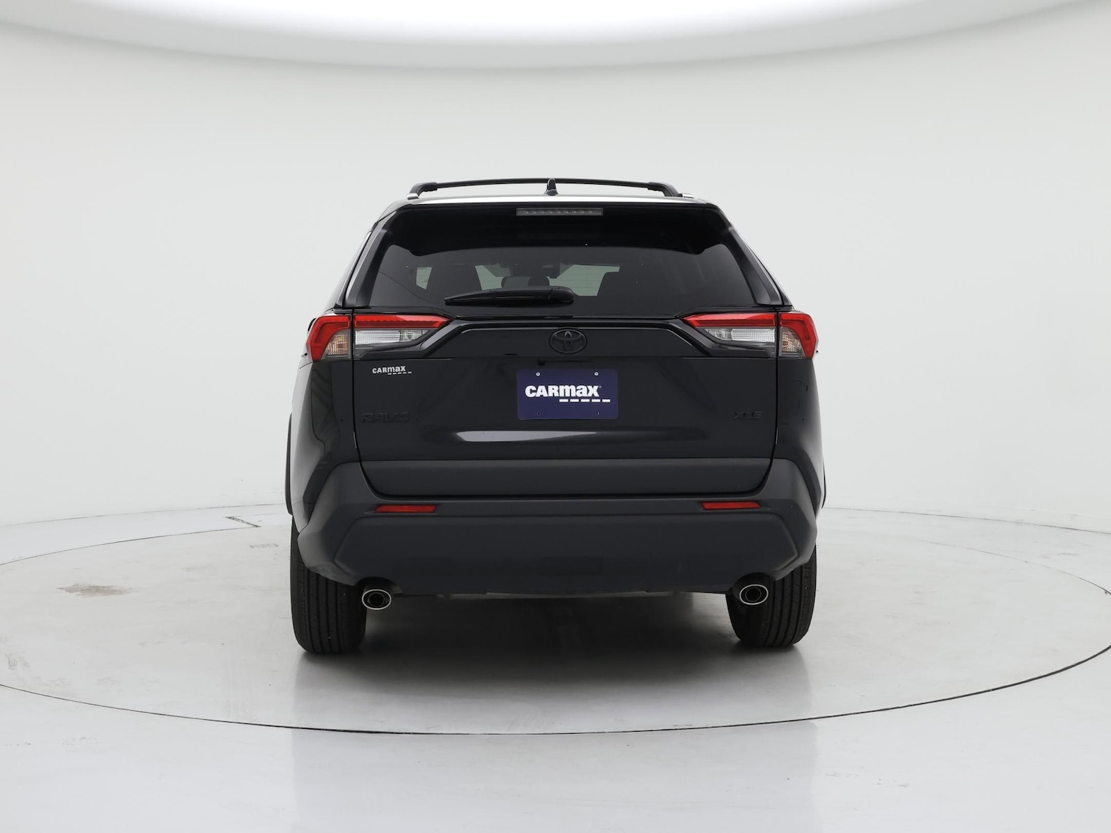 2025 Toyota RAV4 XLE - Photo 7