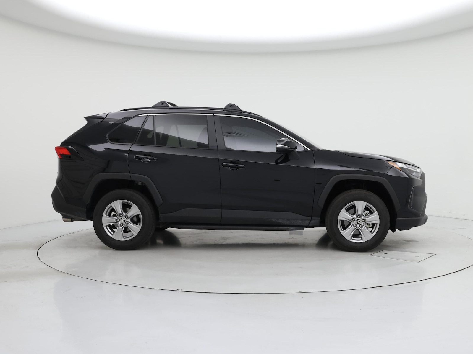 2025 Toyota RAV4 XLE - Photo 8