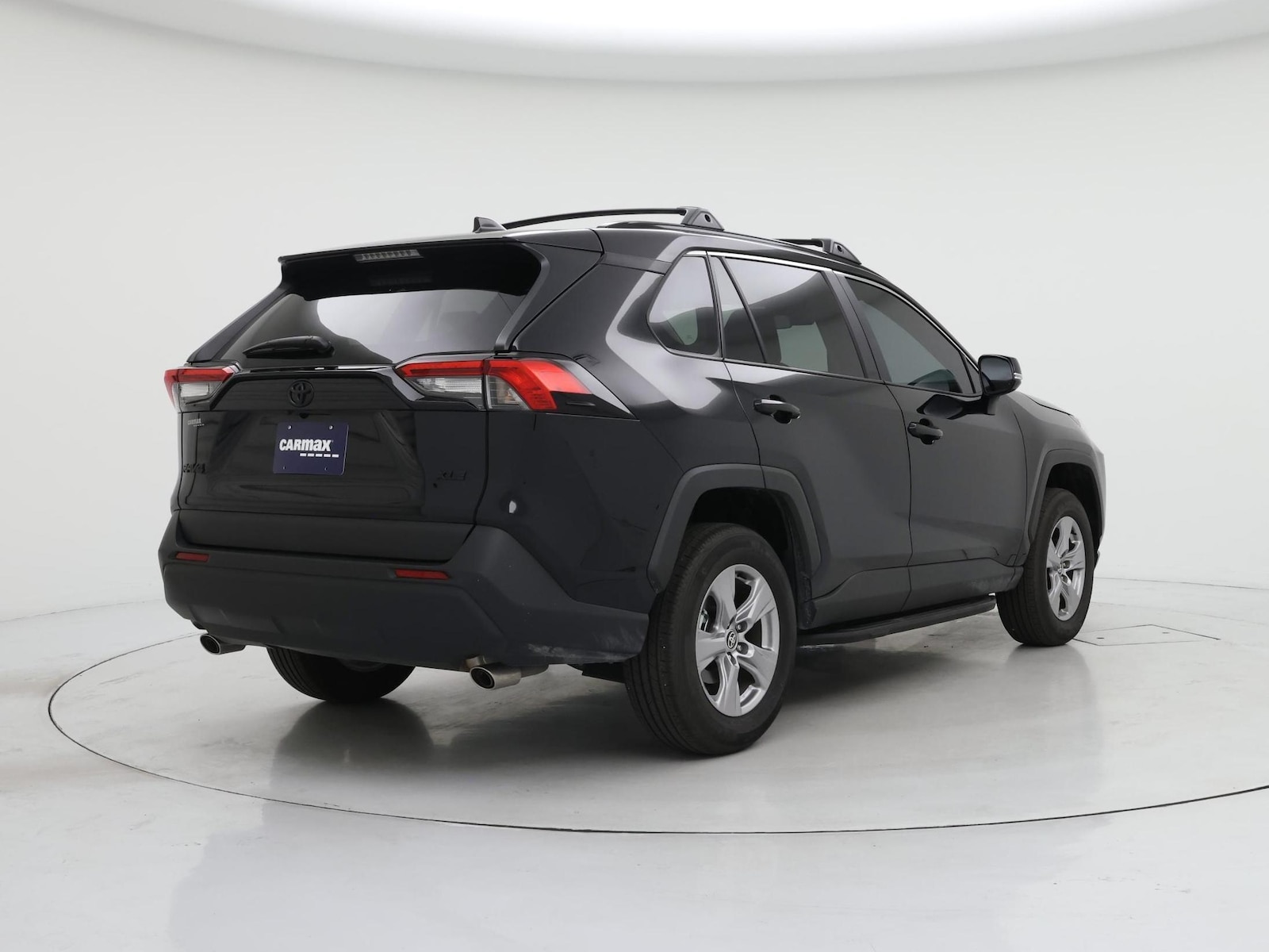 2025 Toyota RAV4 XLE - Photo 9