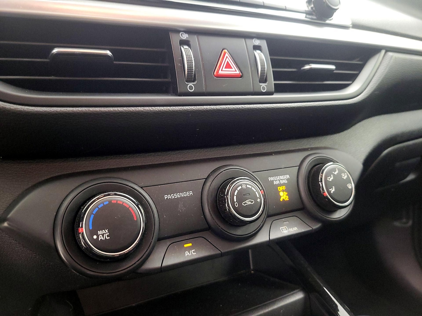 2021 Kia Forte GT - Photo 17